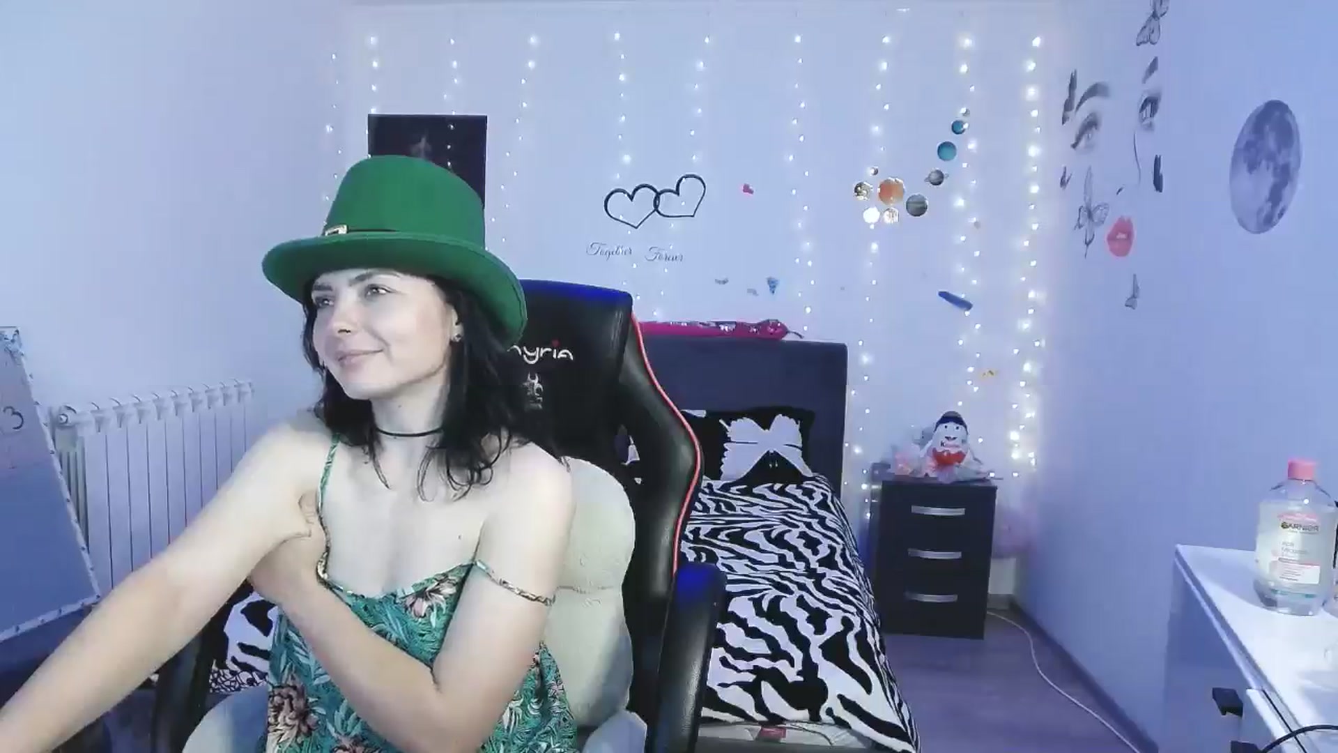 Gallery image thumbnail from YreneA's myfreecams stream on, 04/26/2025, 19:09 image 17 of 20