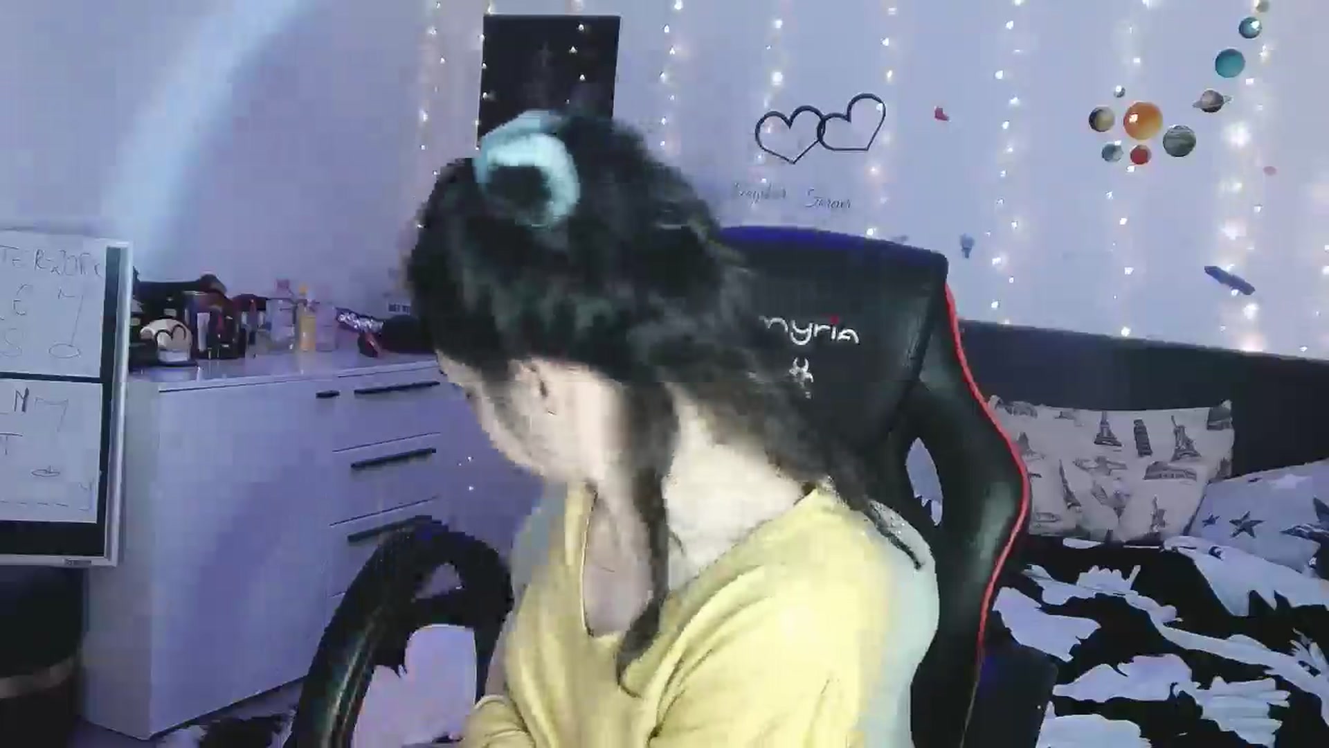 Gallery image thumbnail from YreneA's myfreecams stream on, 04/30/2025, 19:31 image 17 of 20