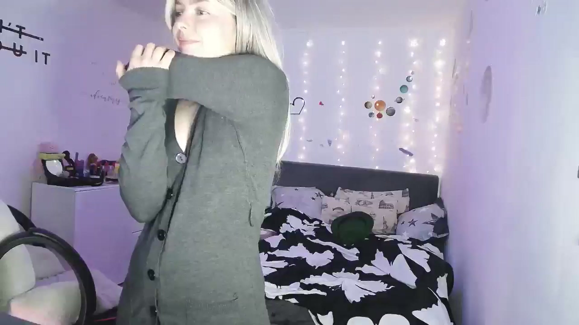 Gallery image thumbnail from YreneA's myfreecams stream on, 05/01/2025, 19:17 image 7 of 20
