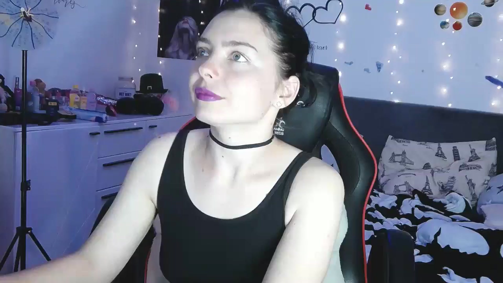 Gallery image thumbnail from YreneA's myfreecams stream on, 05/03/2025, 19:40 image 19 of 20