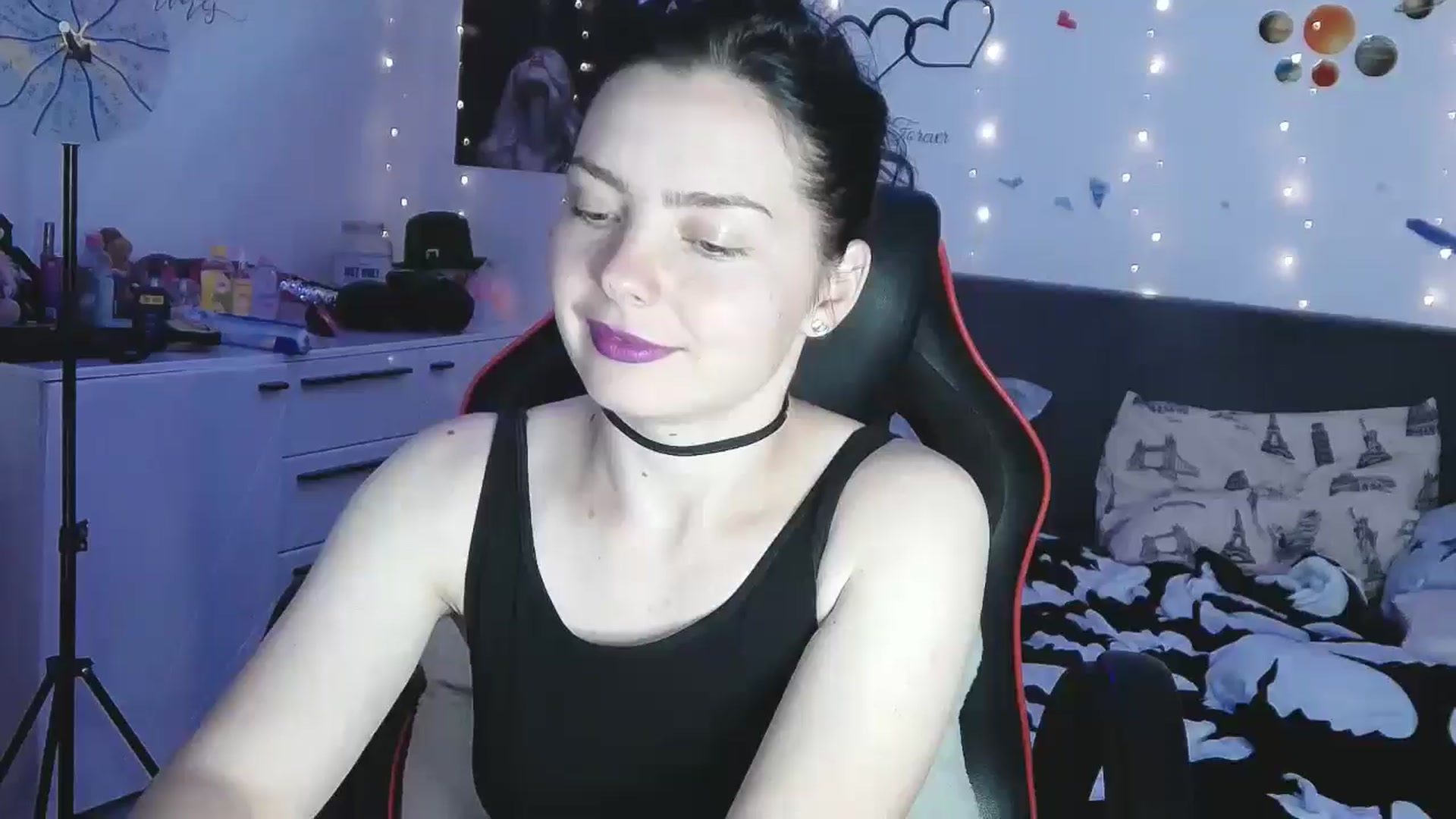 Gallery image thumbnail from YreneA's myfreecams stream on, 05/03/2025, 19:40 image 17 of 20