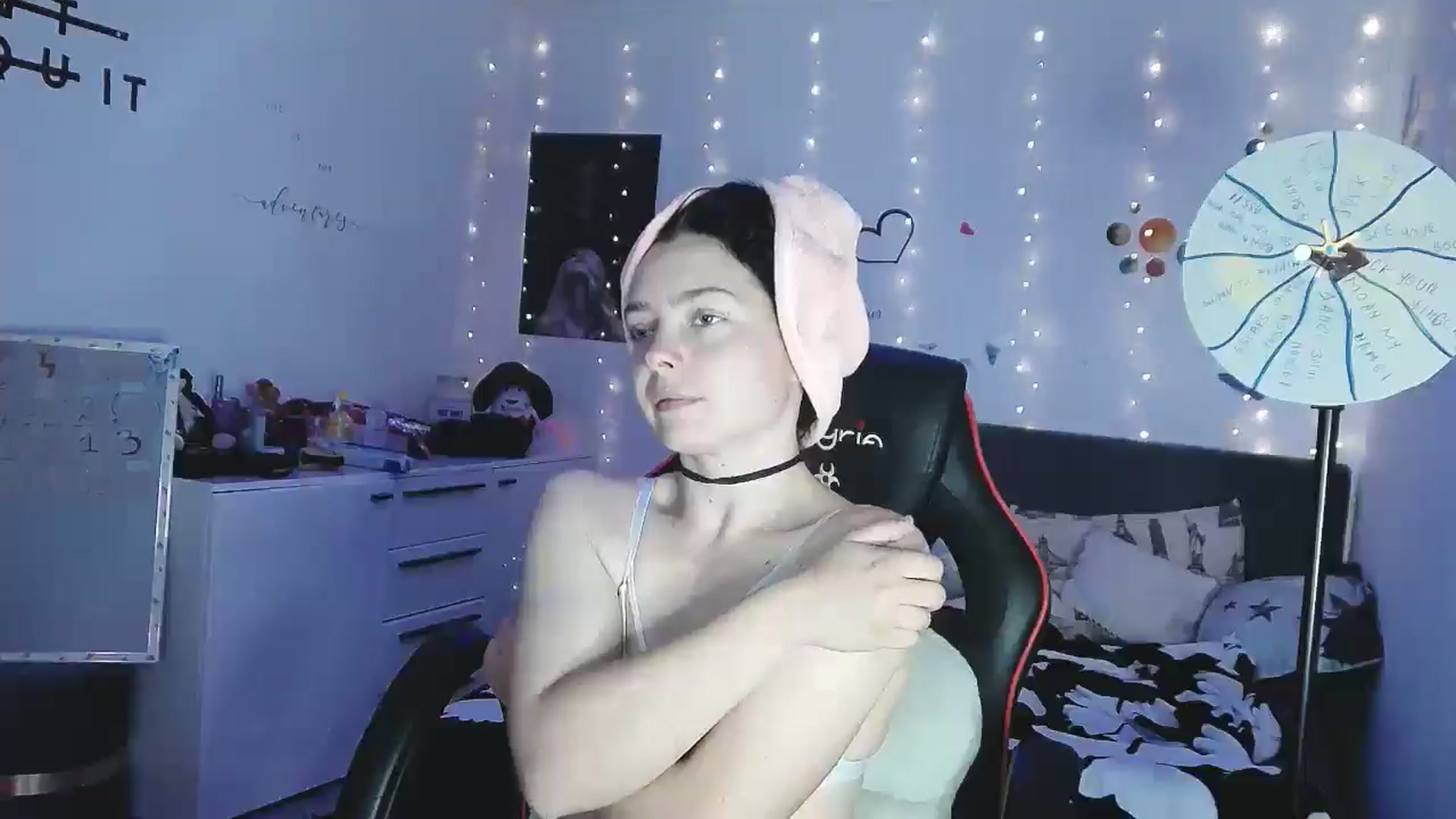 Gallery image thumbnail from YreneA's myfreecams stream on, 05/04/2025, 18:01 image 9 of 20