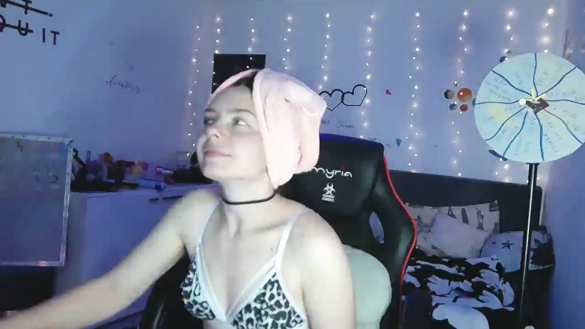 Gallery image thumbnail from YreneA's myfreecams stream on, 05/04/2025, 18:01 image 6 of 20