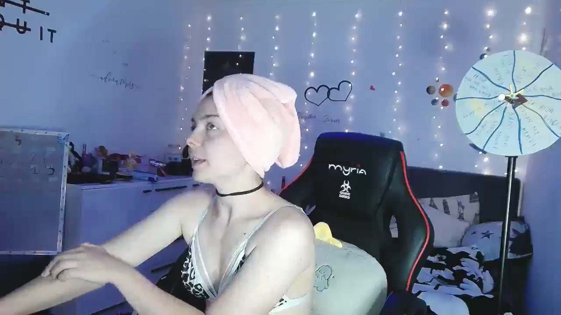Gallery image thumbnail from YreneA's myfreecams stream on, 05/04/2025, 18:01 image 4 of 20