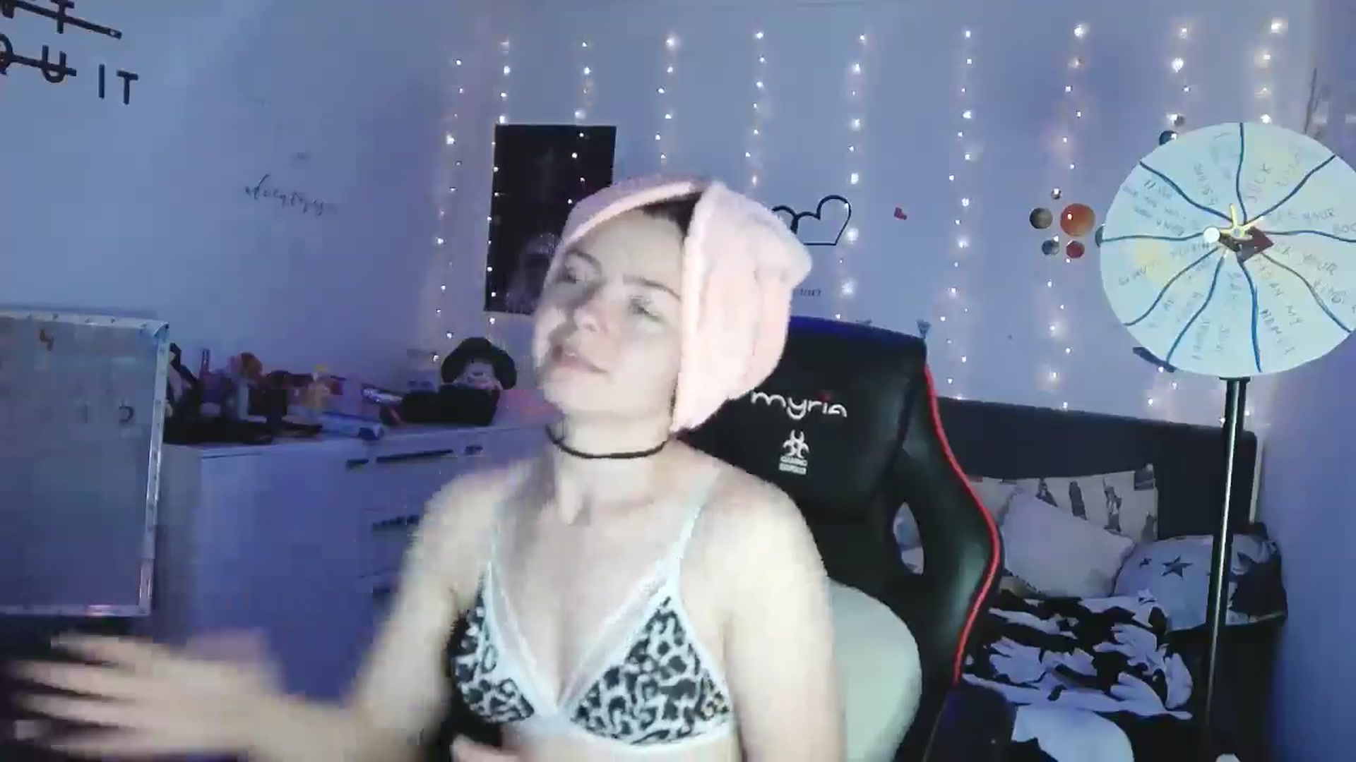 Gallery image thumbnail from YreneA's myfreecams stream on, 05/04/2025, 18:01 image 5 of 20