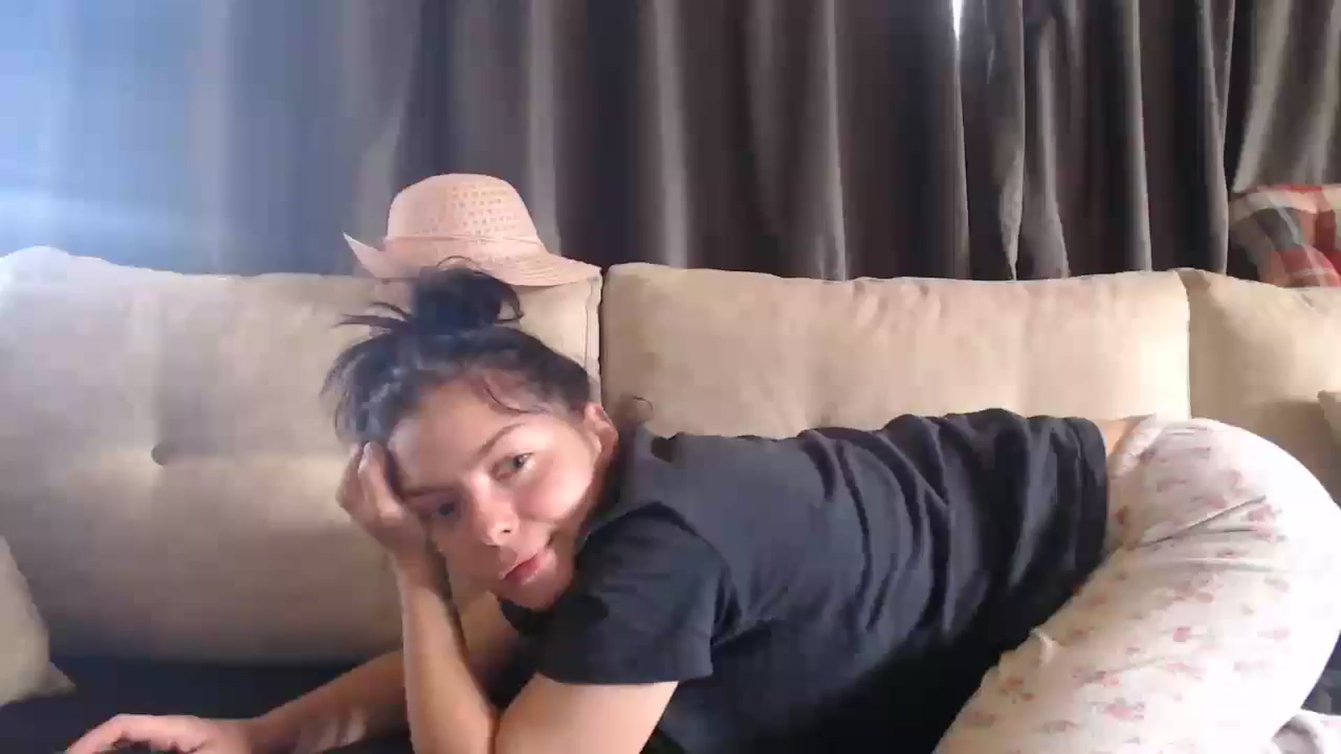 Gallery image thumbnail from YreneA's myfreecams stream on, 05/05/2025, 15:10 image 13 of 20
