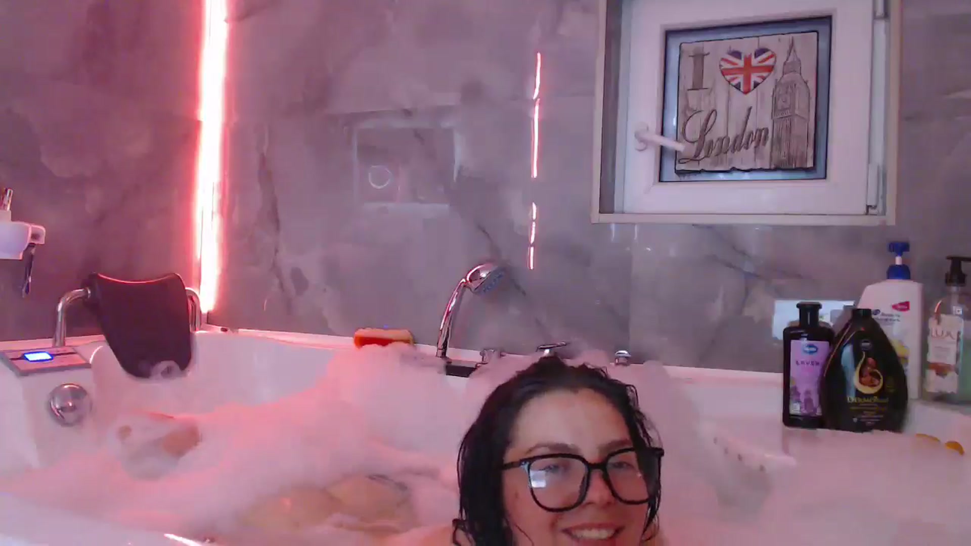 Gallery image thumbnail from YreneA's myfreecams stream on, 05/06/2025, 19:25 image 12 of 20