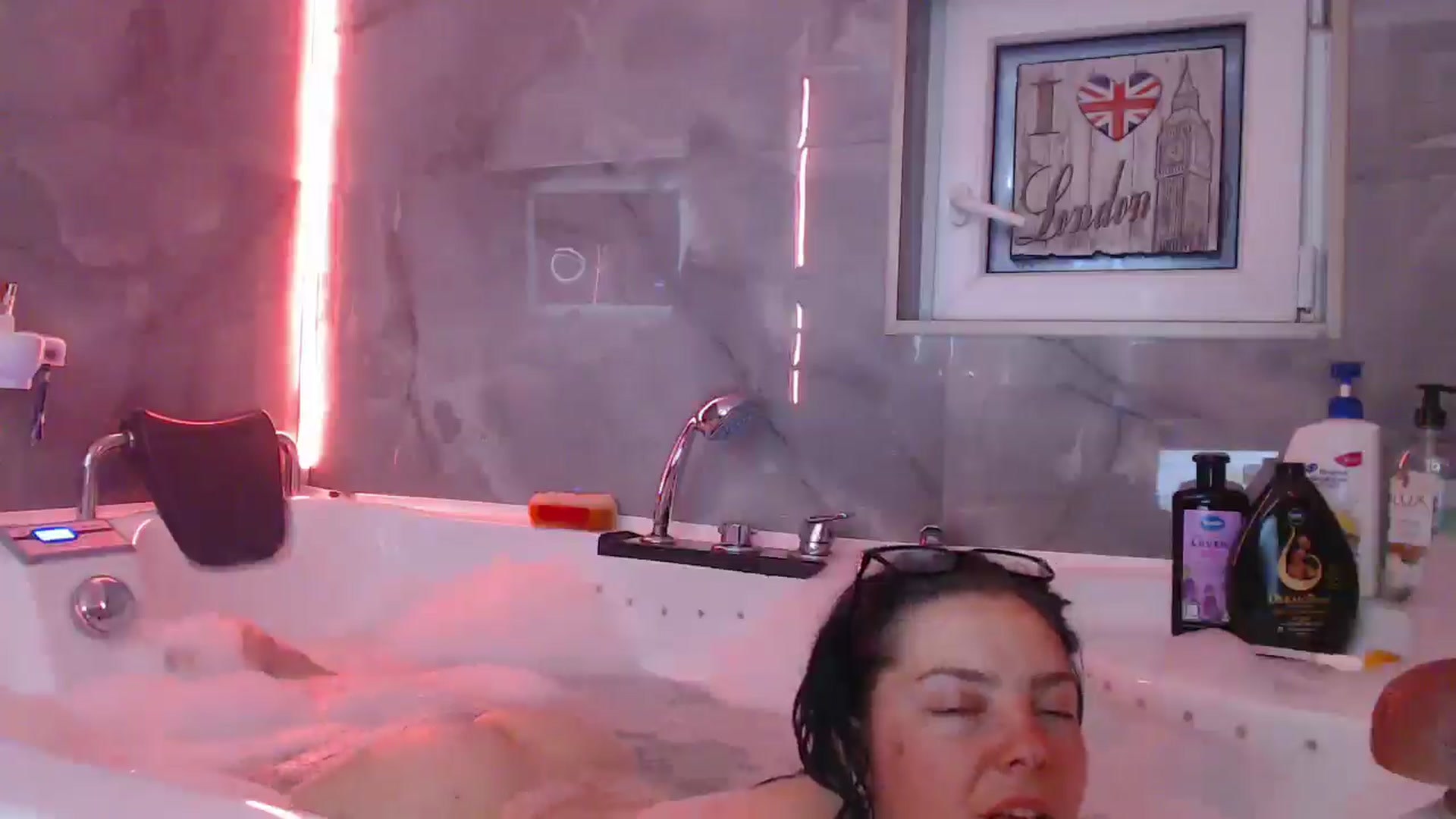 Gallery image thumbnail from YreneA's myfreecams stream on, 05/06/2025, 19:25 image 17 of 20
