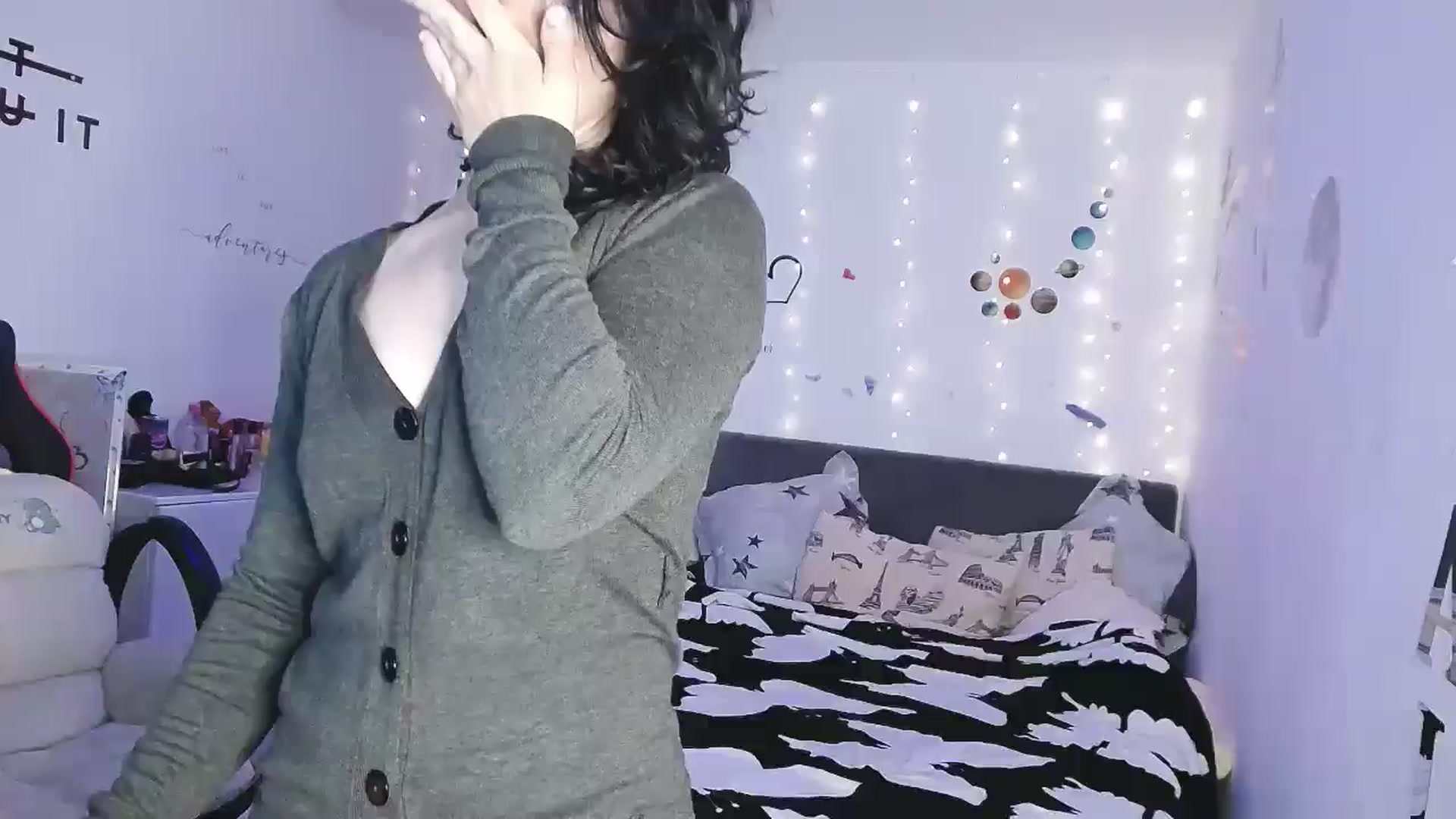Gallery image thumbnail from YreneA's myfreecams stream on, 05/08/2025, 18:50 image 4 of 20