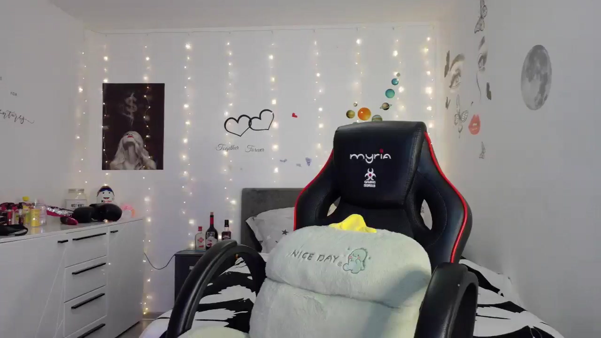 Gallery image thumbnail from YreneA's myfreecams stream on, 05/09/2025, 19:26 image 4 of 20
