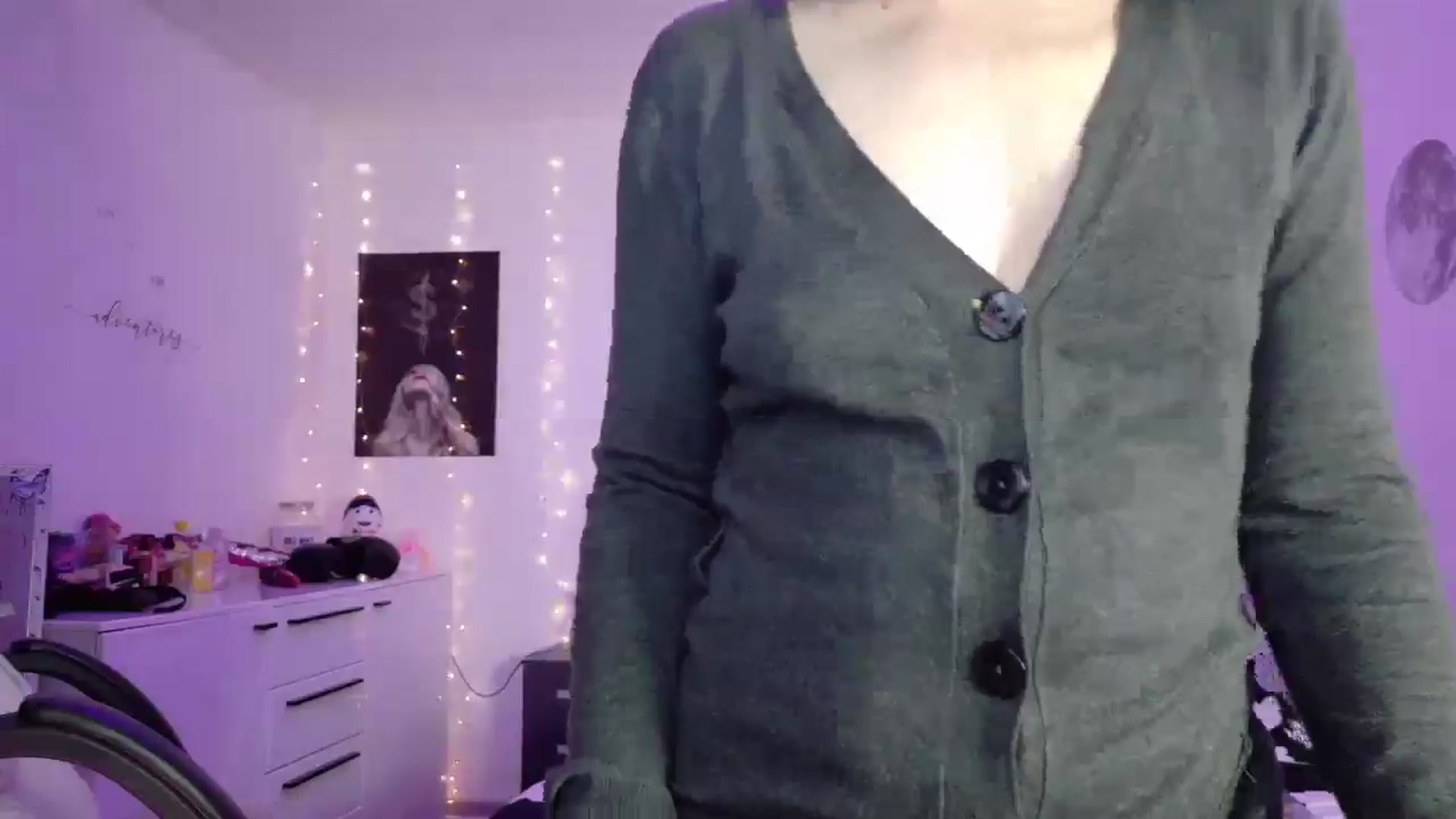 Gallery image thumbnail from YreneA's myfreecams stream on, 05/10/2025, 18:34 image 14 of 20
