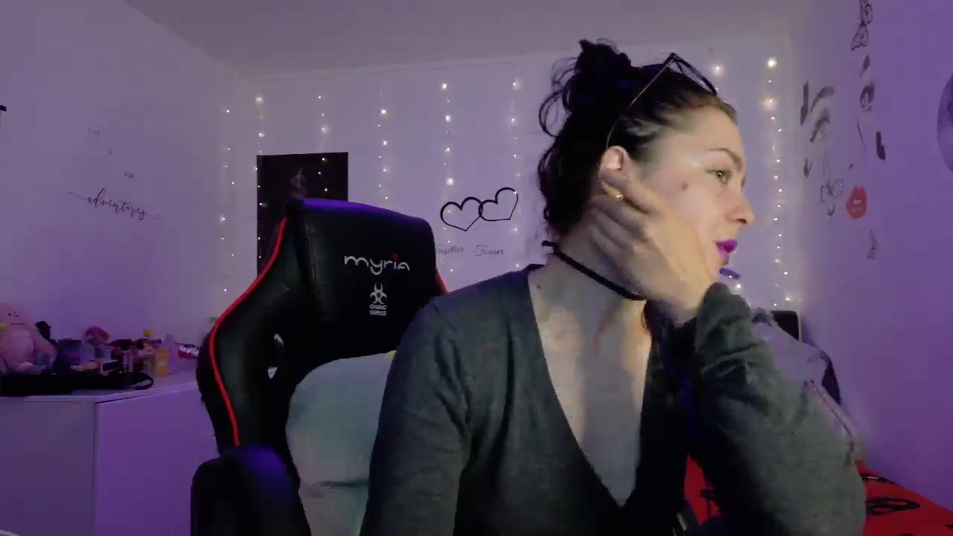Gallery image thumbnail from YreneA's myfreecams stream on, 05/11/2025, 19:44 image 16 of 20