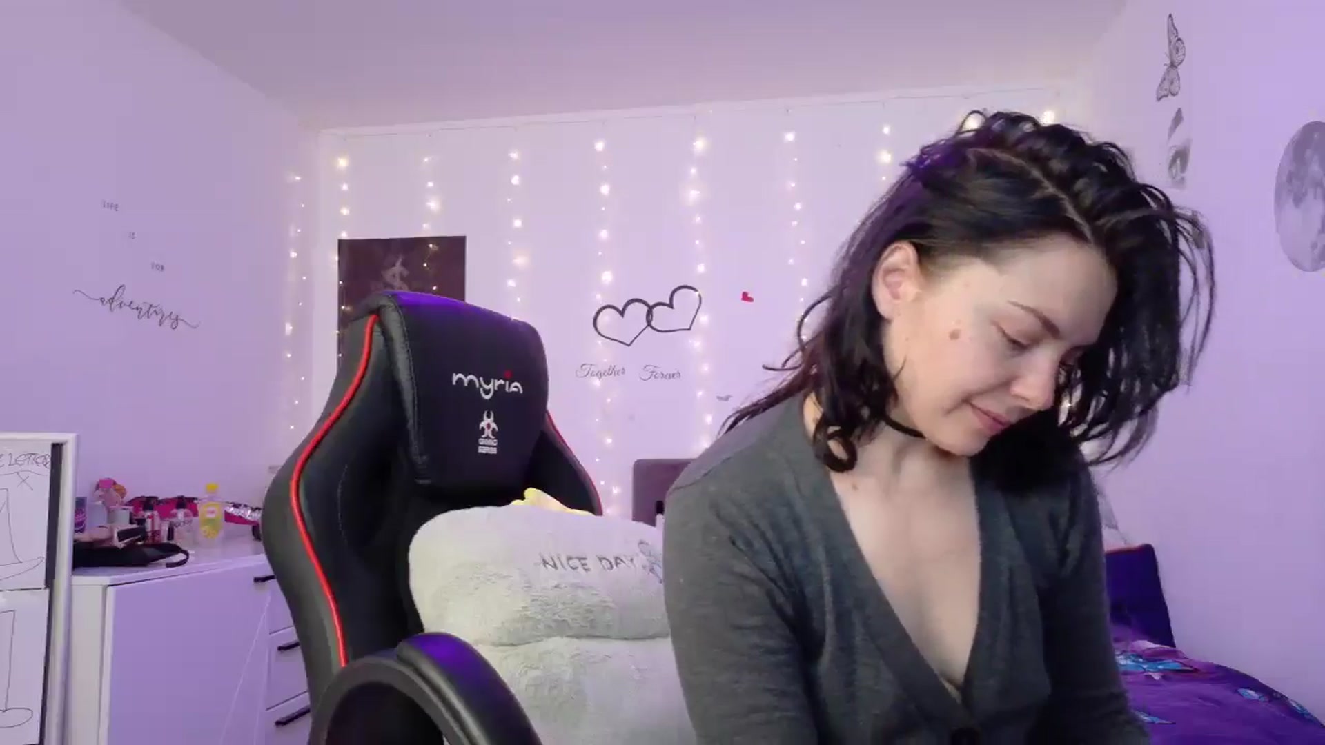 Gallery image thumbnail from YreneA's myfreecams stream on, 05/15/2025, 07:28 image 17 of 20