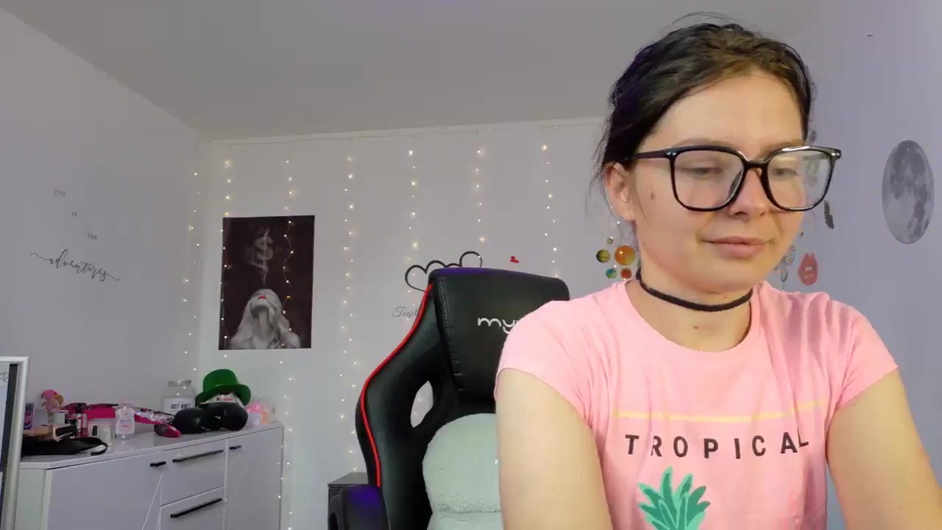 Gallery image thumbnail from YreneA's myfreecams stream on, 05/16/2025, 06:32 image 3 of 20