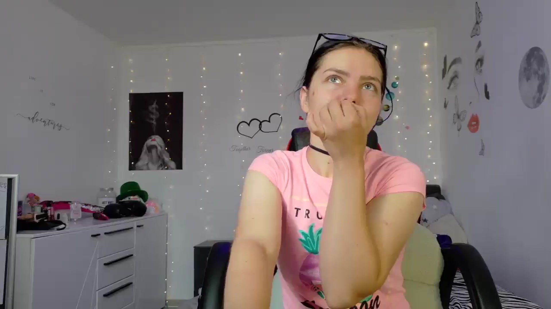 Gallery image thumbnail from YreneA's myfreecams stream on, 05/16/2025, 06:32 image 13 of 20