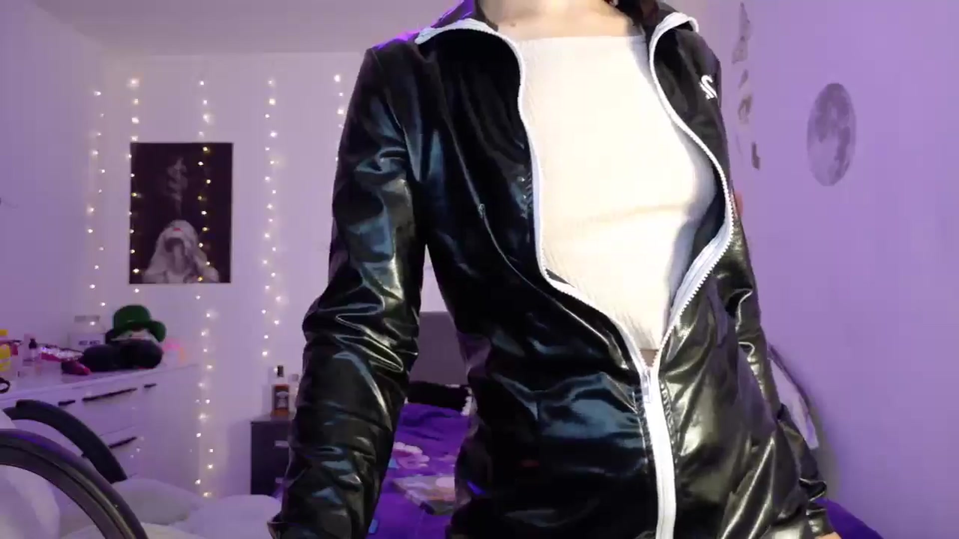 Gallery image thumbnail from YreneA's myfreecams stream on, 05/17/2025, 06:39 image 14 of 20
