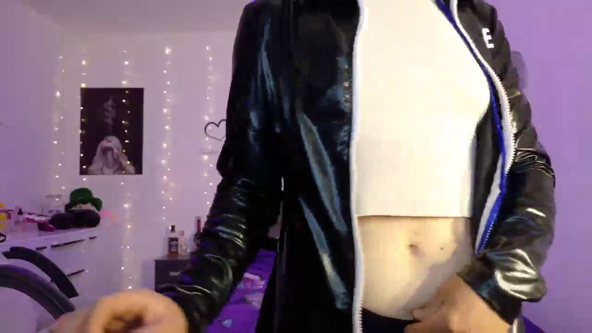 Gallery image thumbnail from YreneA's myfreecams stream on, 05/17/2025, 06:39 image 7 of 20