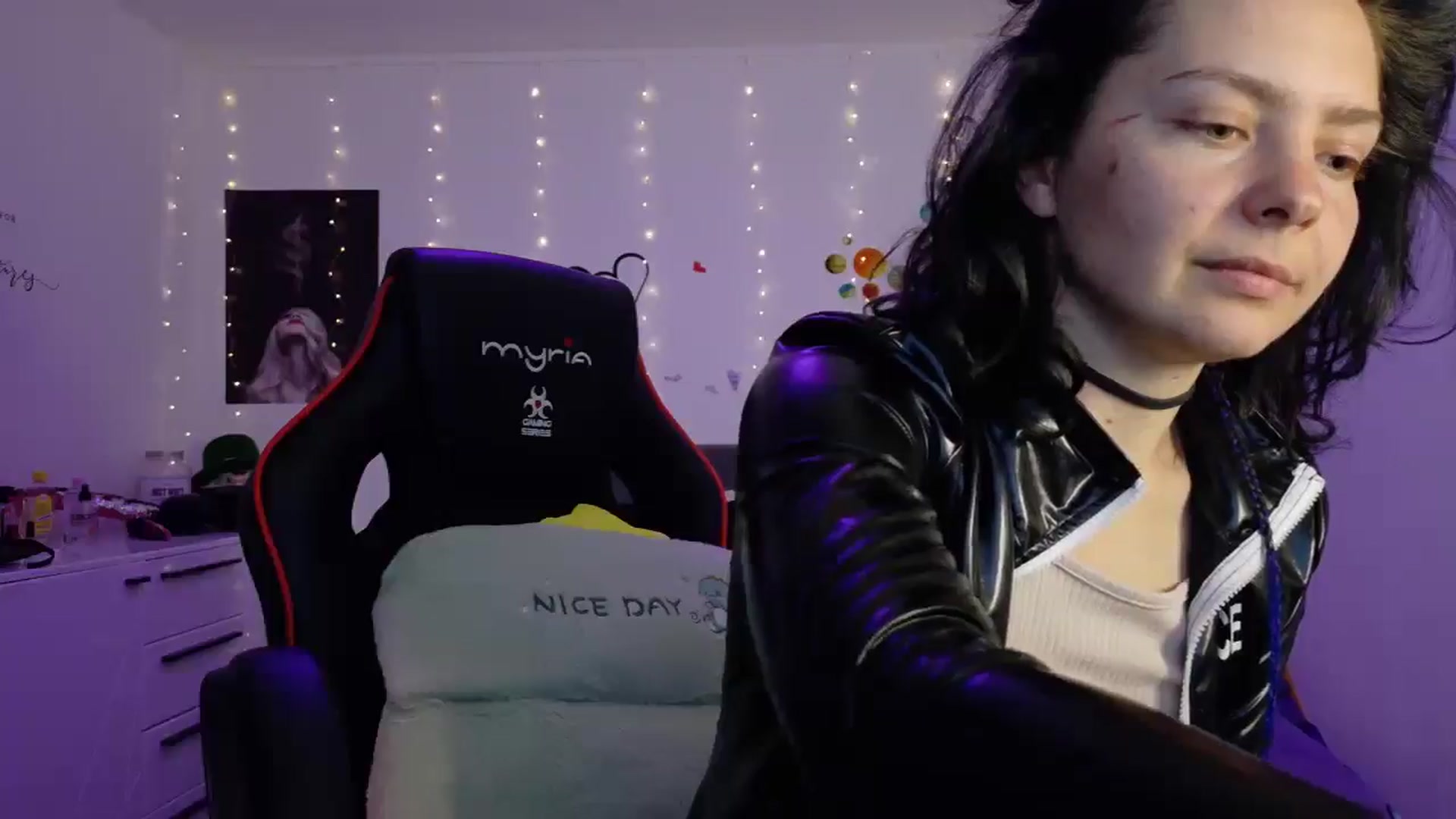 Gallery image thumbnail from YreneA's myfreecams stream on, 05/17/2025, 19:21 image 19 of 20