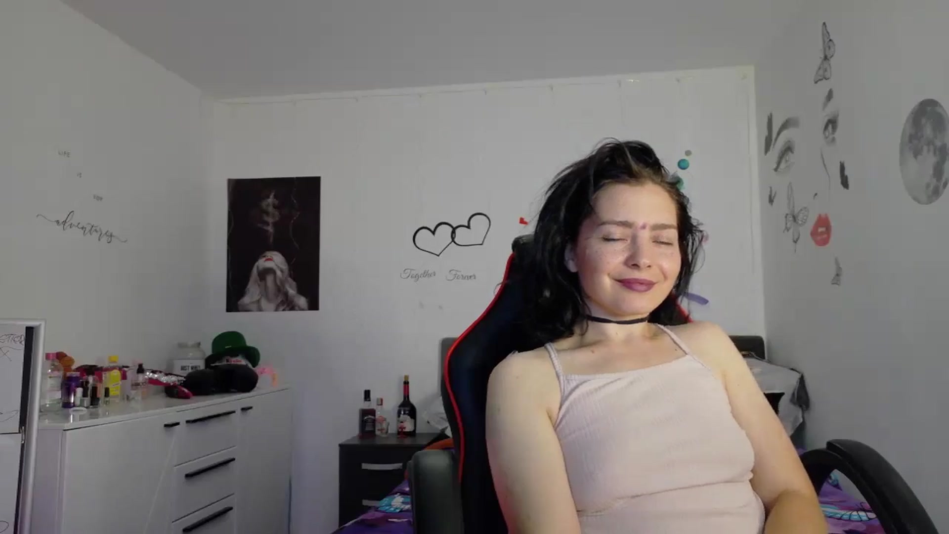 Gallery image thumbnail from YreneA's myfreecams stream on, 05/18/2025, 19:13 image 17 of 20