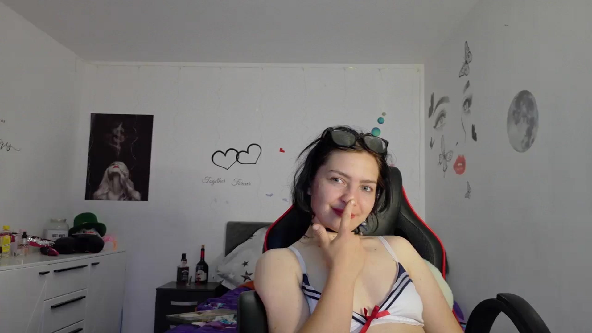 Gallery image thumbnail from YreneA's myfreecams stream on, 05/19/2025, 19:33 image 17 of 20