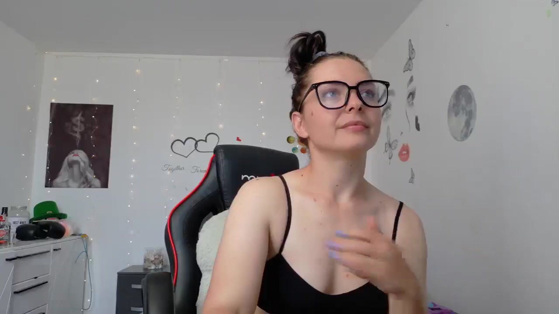 Gallery image thumbnail from YreneA's myfreecams stream on, 06/01/2025, 08:50 image 12 of 20