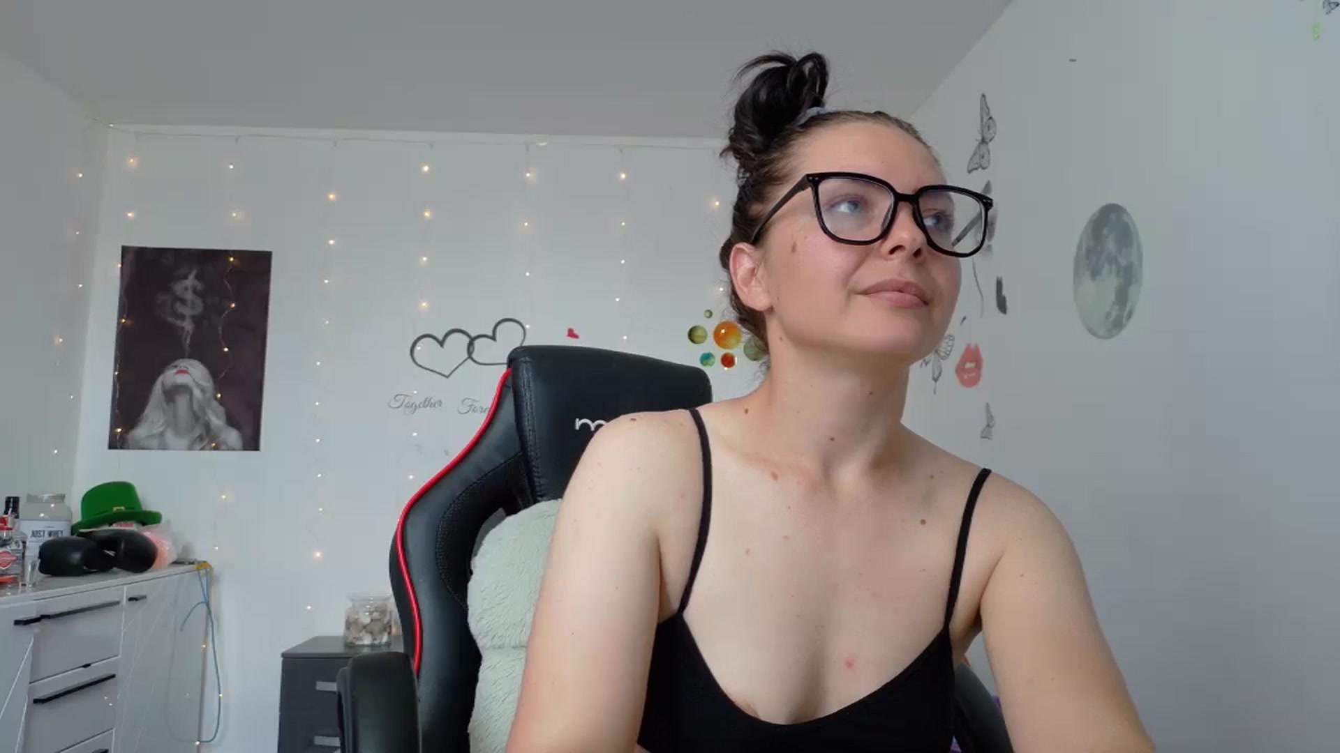 Gallery image thumbnail from YreneA's myfreecams stream on, 06/01/2025, 08:50 image 19 of 20