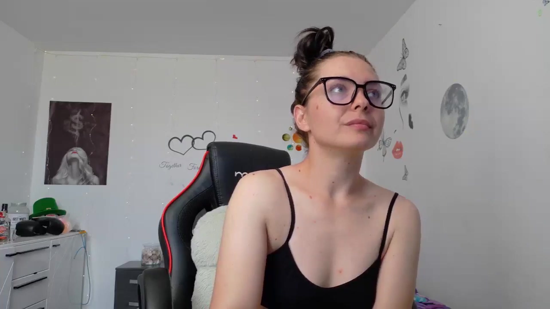Gallery image thumbnail from YreneA's myfreecams stream on, 06/01/2025, 08:50 image 8 of 20