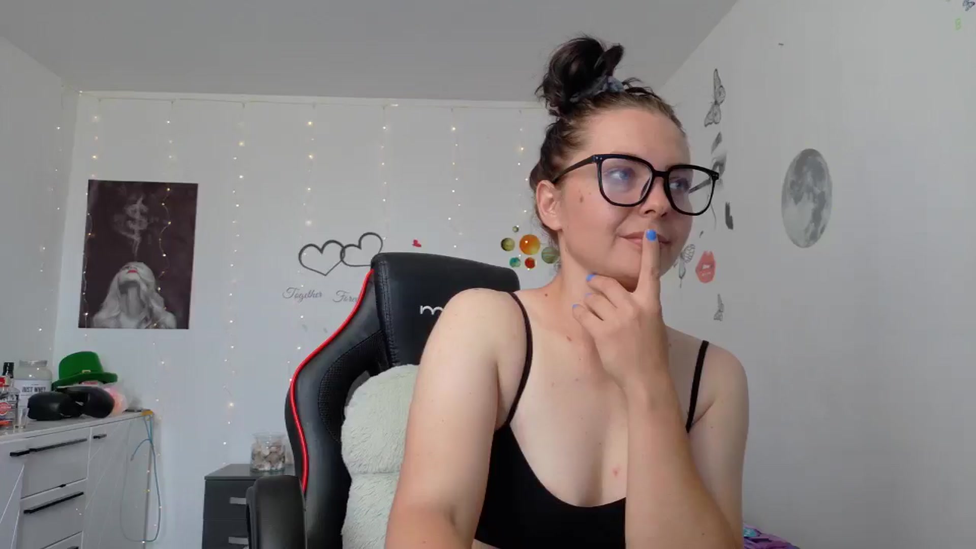 Gallery image thumbnail from YreneA's myfreecams stream on, 06/01/2025, 08:50 image 16 of 20