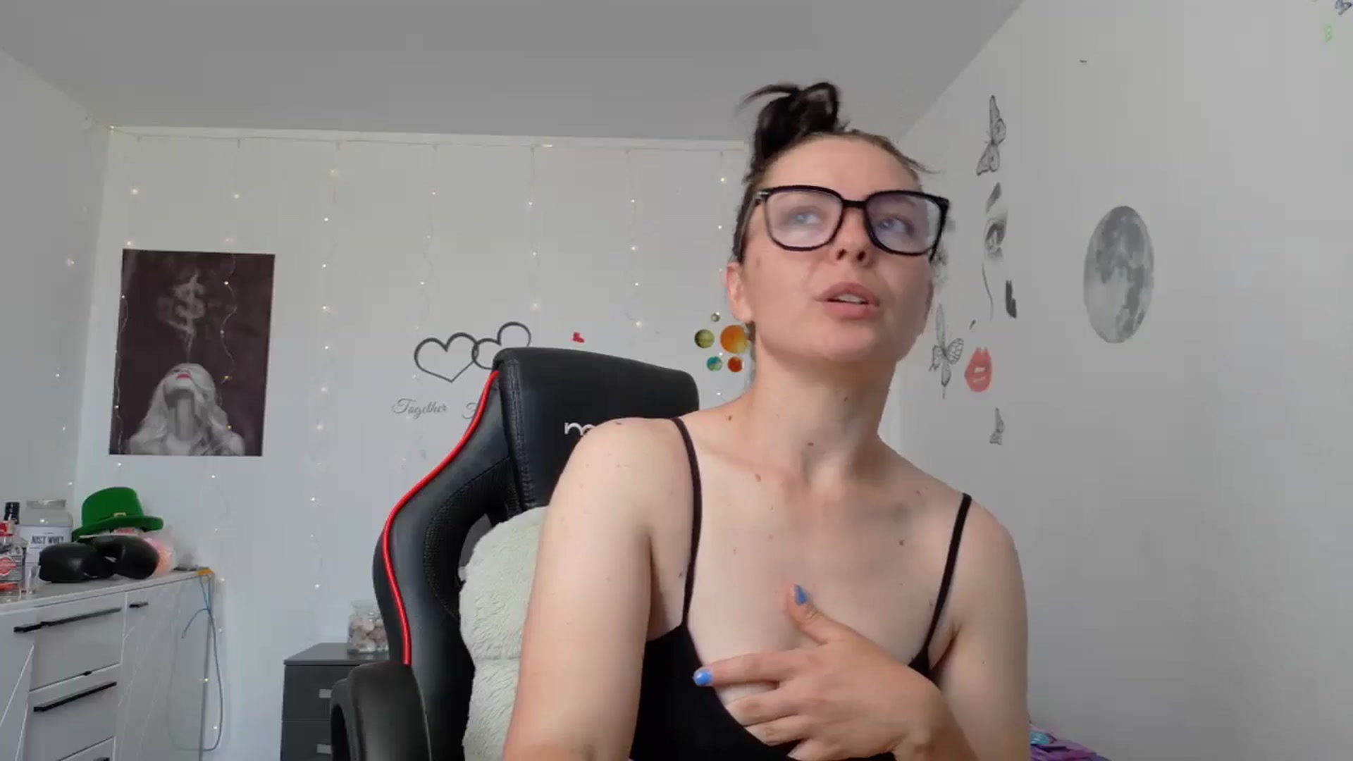 Gallery image thumbnail from YreneA's myfreecams stream on, 06/01/2025, 08:50 image 15 of 20