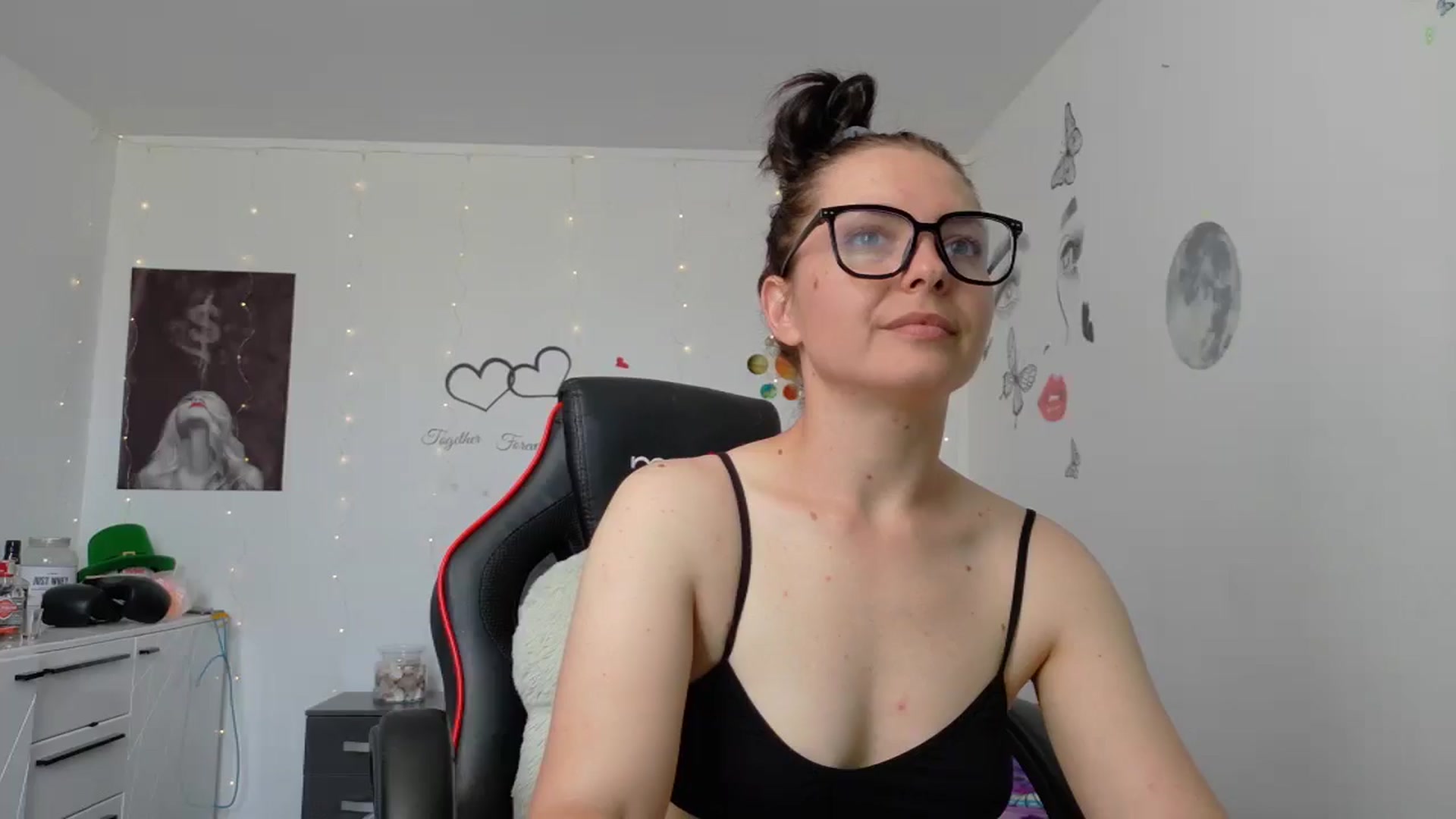 Gallery image thumbnail from YreneA's myfreecams stream on, 06/01/2025, 08:50 image 13 of 20