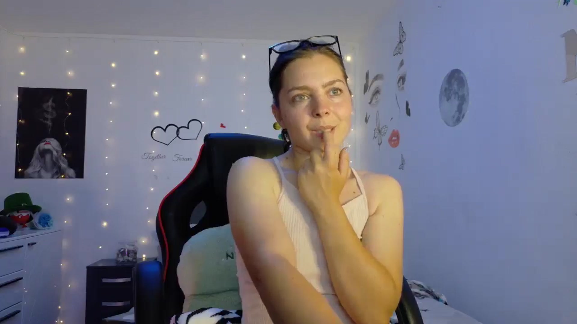 Gallery image thumbnail from YreneA's myfreecams stream on, 06/10/2025, 19:00 image 19 of 20