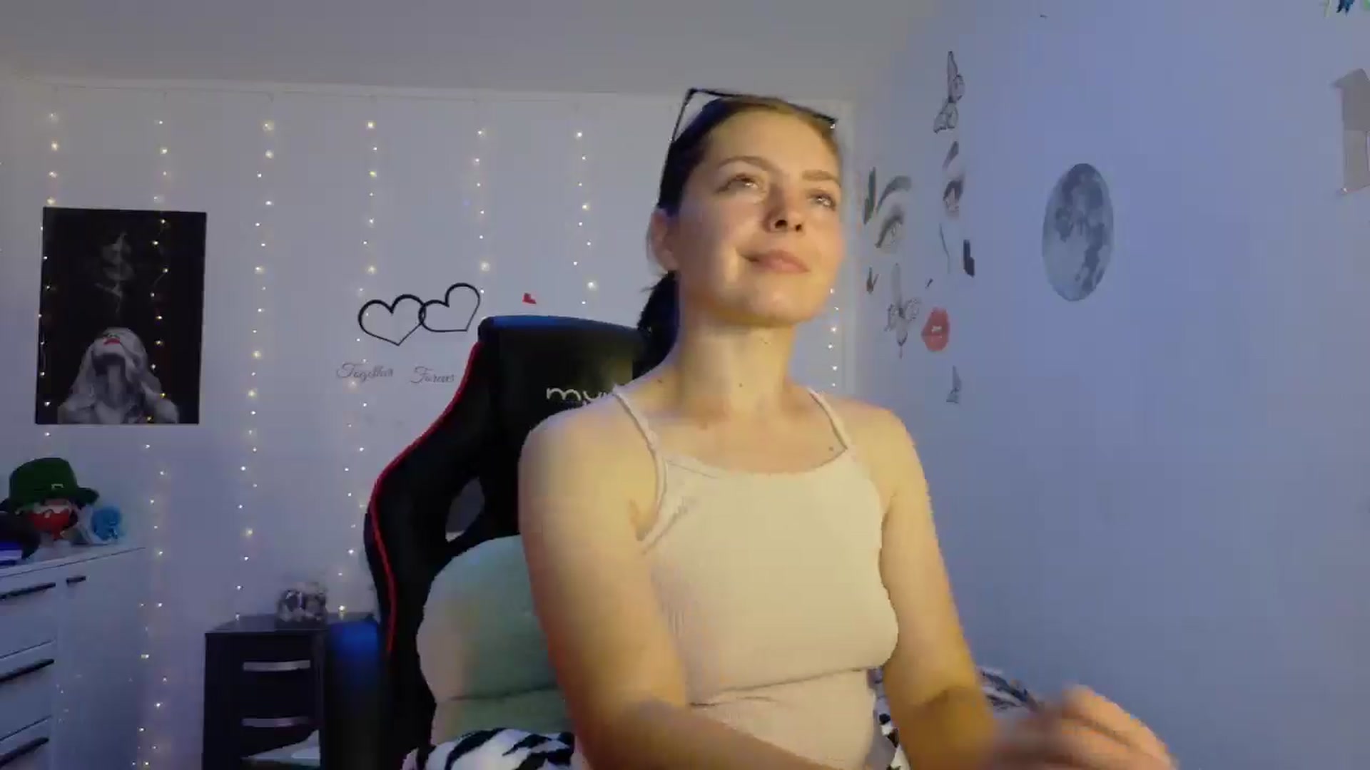 Gallery image thumbnail from YreneA's myfreecams stream on, 06/10/2025, 19:00 image 18 of 20