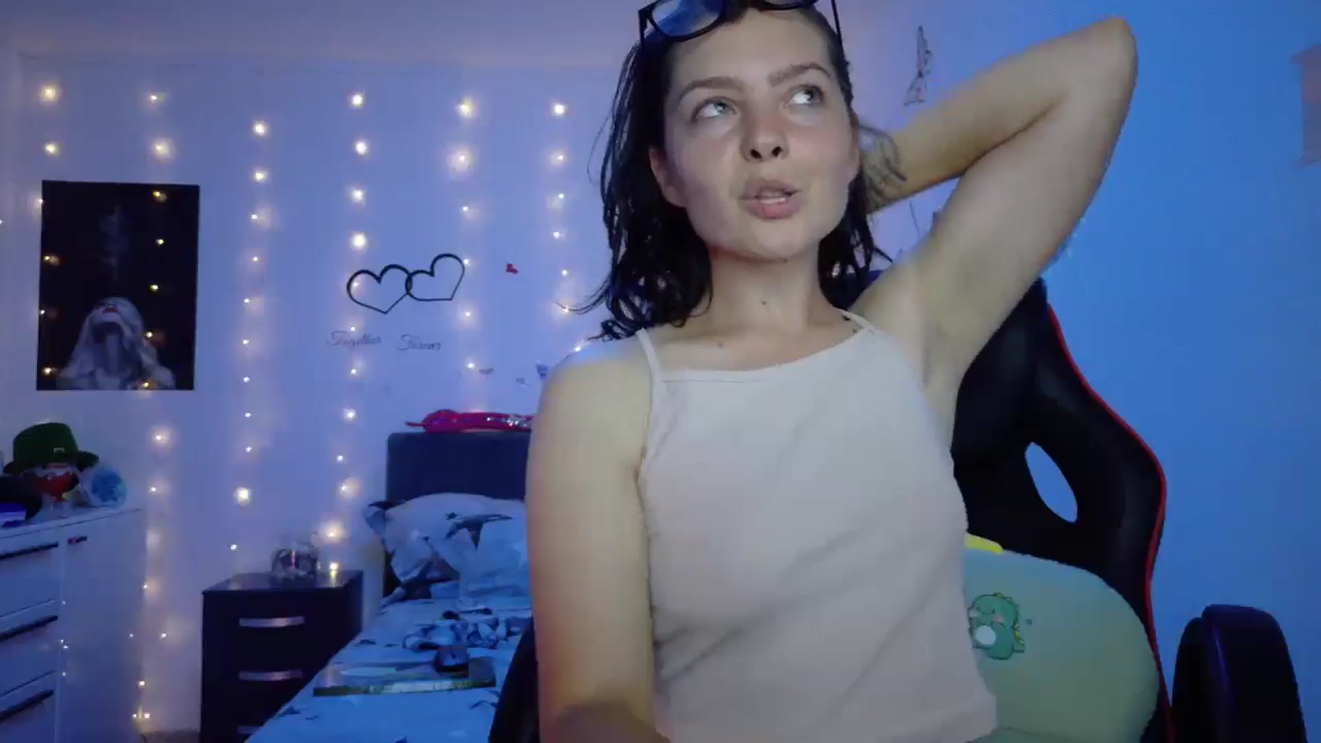 Gallery image thumbnail from YreneA's myfreecams stream on, 06/10/2025, 19:00 image 7 of 20