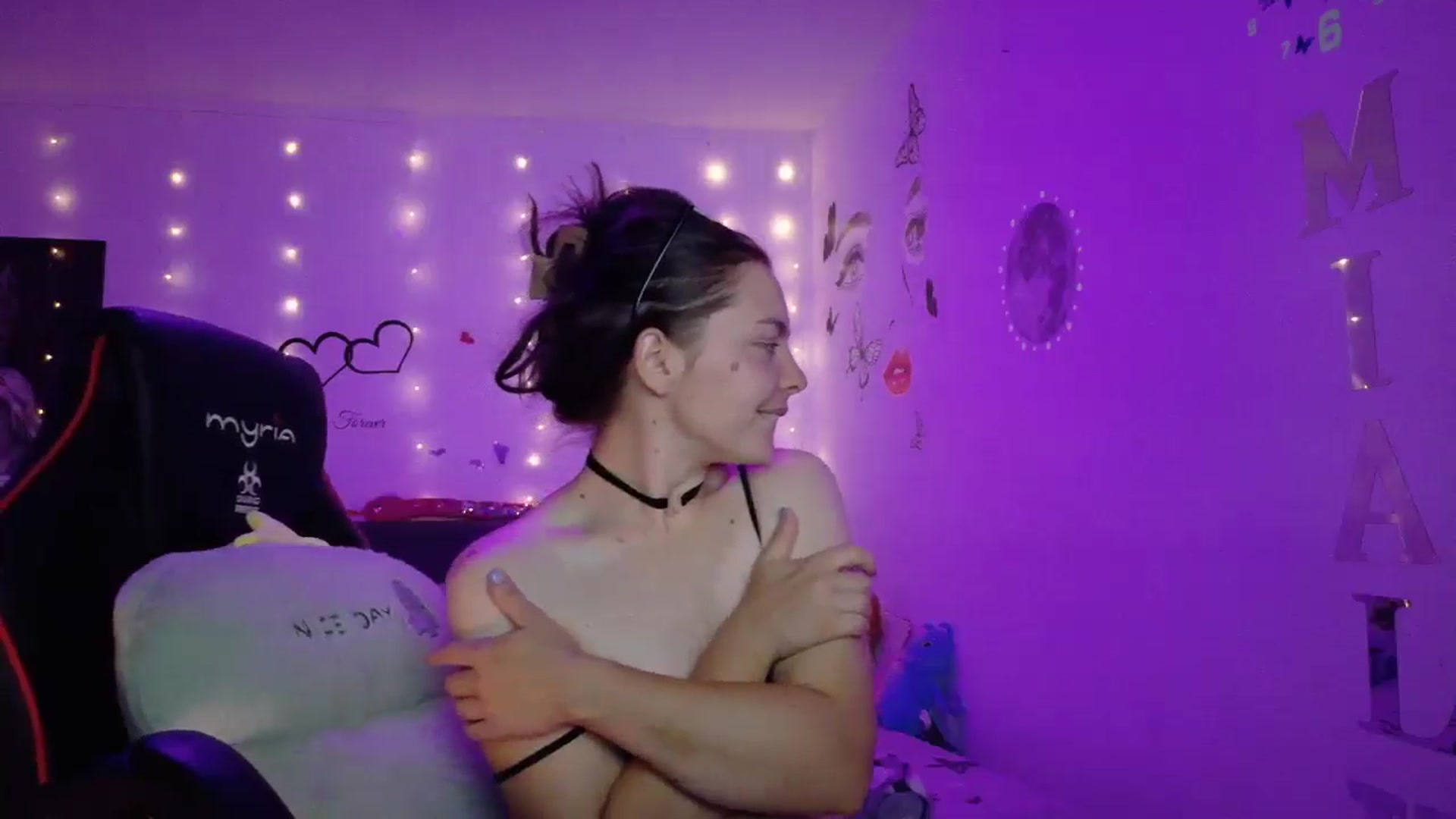 Gallery image thumbnail from YreneA's myfreecams stream on, 06/12/2025, 19:03 image 7 of 20