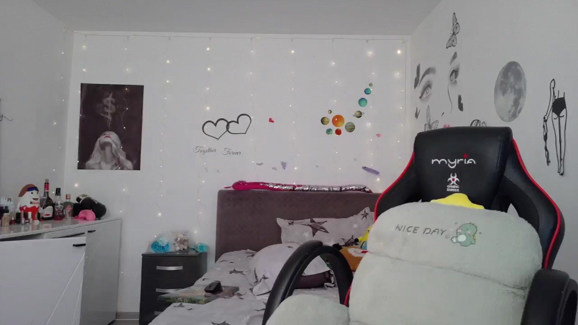 Gallery image thumbnail from YreneA's myfreecams stream on, 06/18/2025, 07:25 image 8 of 20
