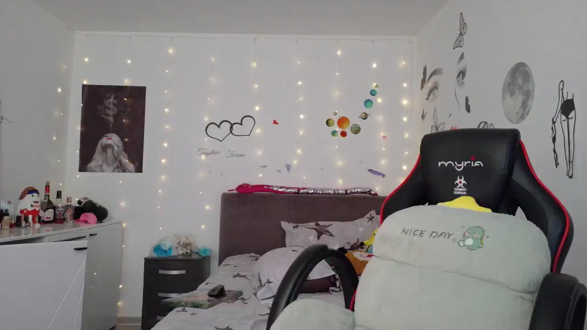 Gallery image thumbnail from YreneA's myfreecams stream on, 06/18/2025, 07:25 image 7 of 20