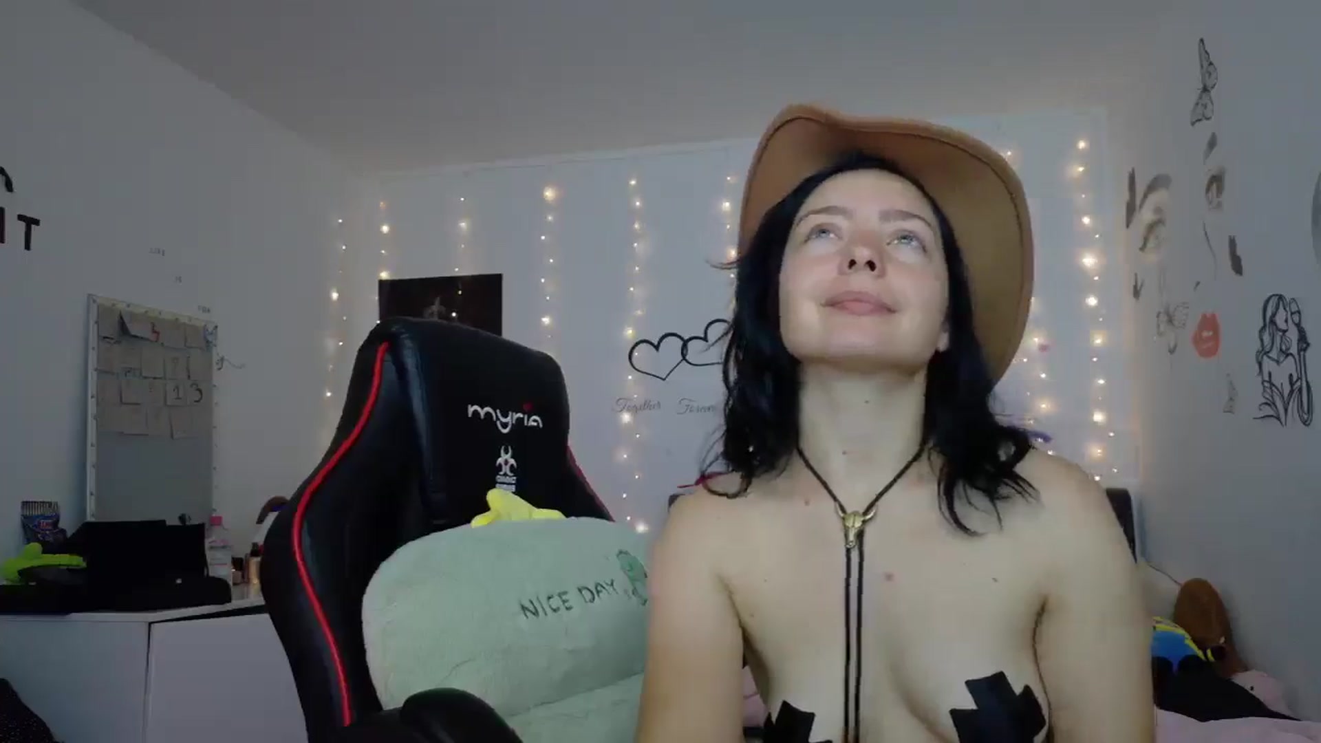 Gallery image thumbnail from YreneA's myfreecams stream on, 07/04/2025, 07:38 image 2 of 20