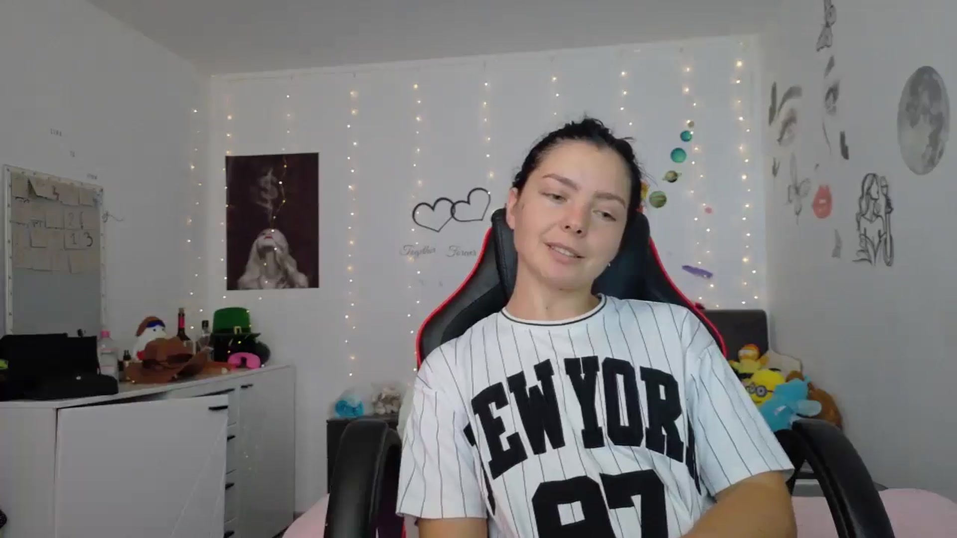 Gallery image thumbnail from YreneA's myfreecams stream on, 07/04/2025, 08:34 image 17 of 20