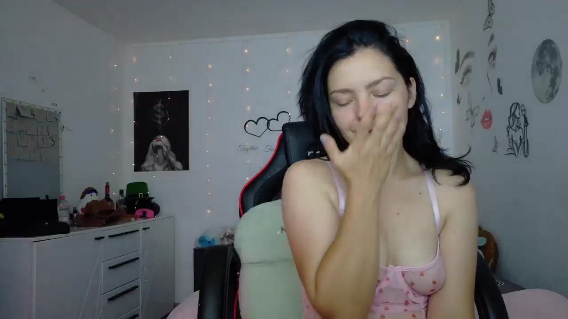 Gallery image thumbnail from YreneA's myfreecams stream on, 07/04/2025, 11:20 image 11 of 20