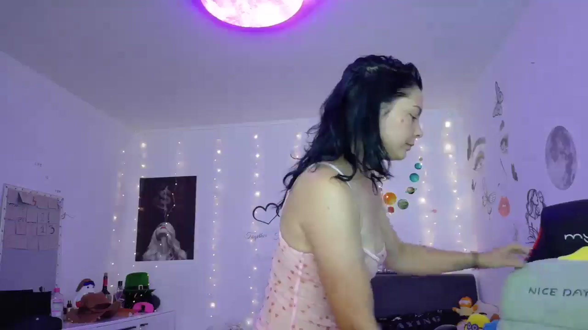 Gallery image thumbnail from YreneA's myfreecams stream on, 07/04/2025, 11:20 image 15 of 20