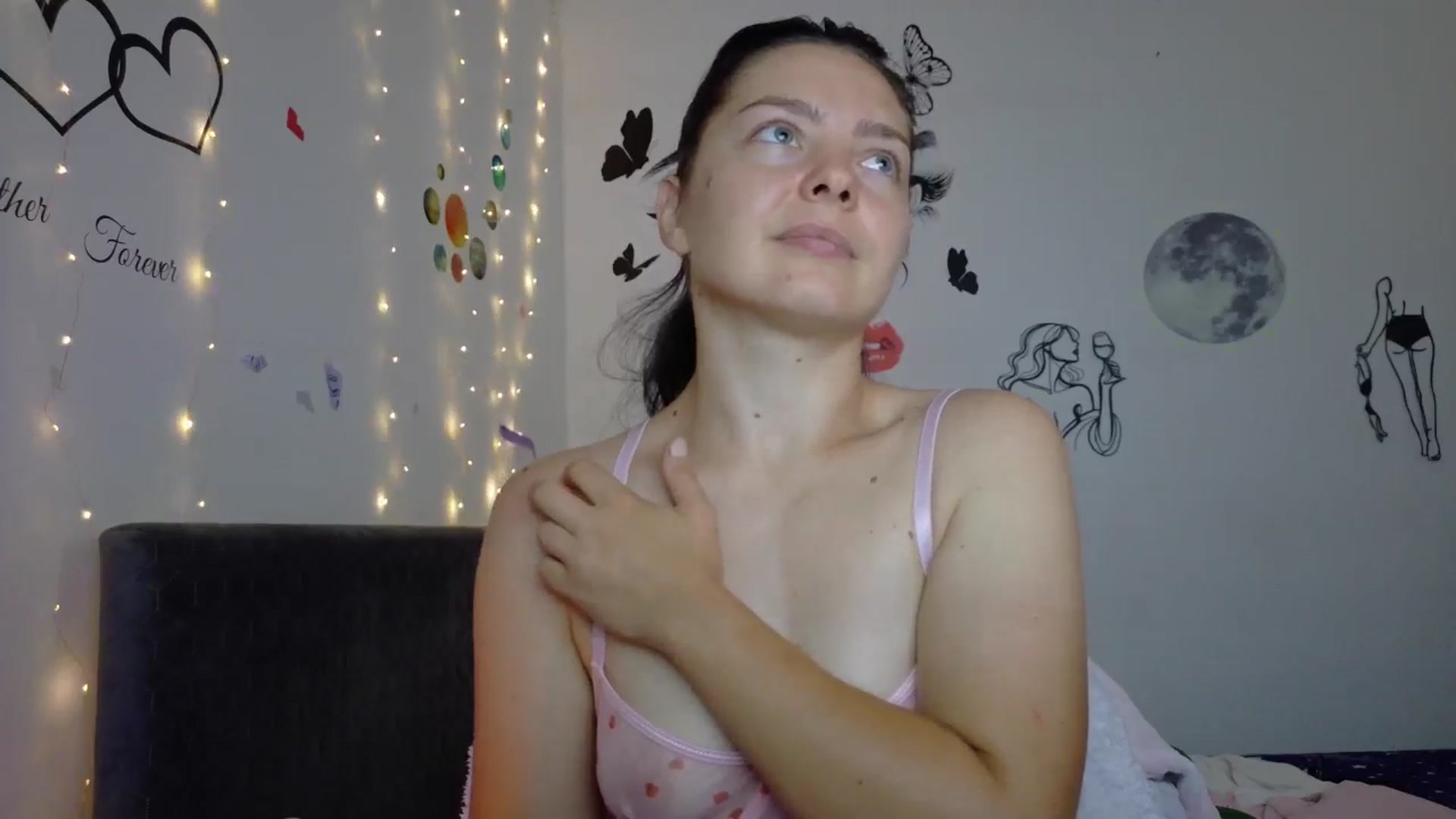 Gallery image thumbnail from YreneA's myfreecams stream on, 07/17/2025, 07:06 image 4 of 20