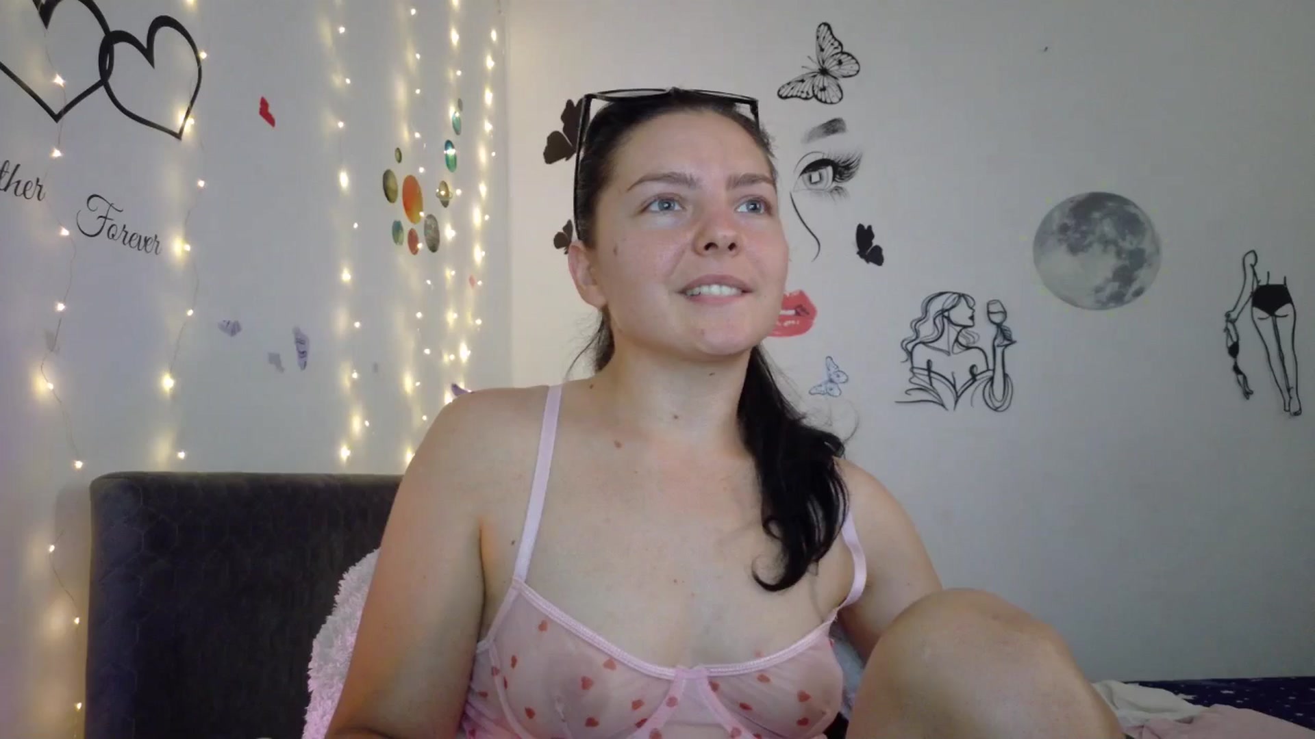 Gallery image thumbnail from YreneA's myfreecams stream on, 07/17/2025, 07:06 image 18 of 20