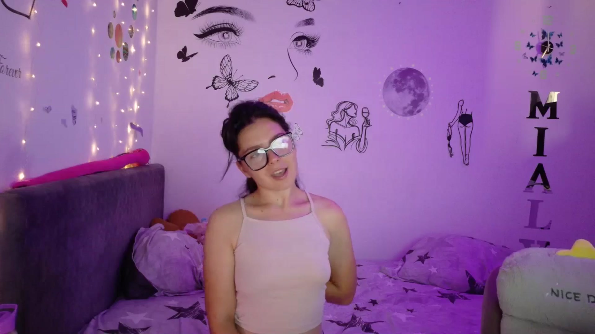 Gallery image thumbnail from YreneA's myfreecams stream on, 07/22/2025, 04:41 image 11 of 20