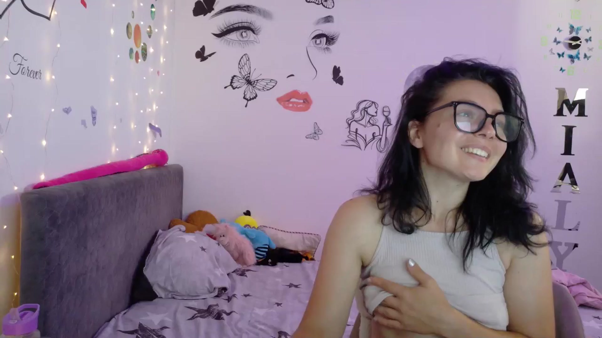 Gallery image thumbnail from YreneA's myfreecams stream on, 07/22/2025, 06:32 image 16 of 20