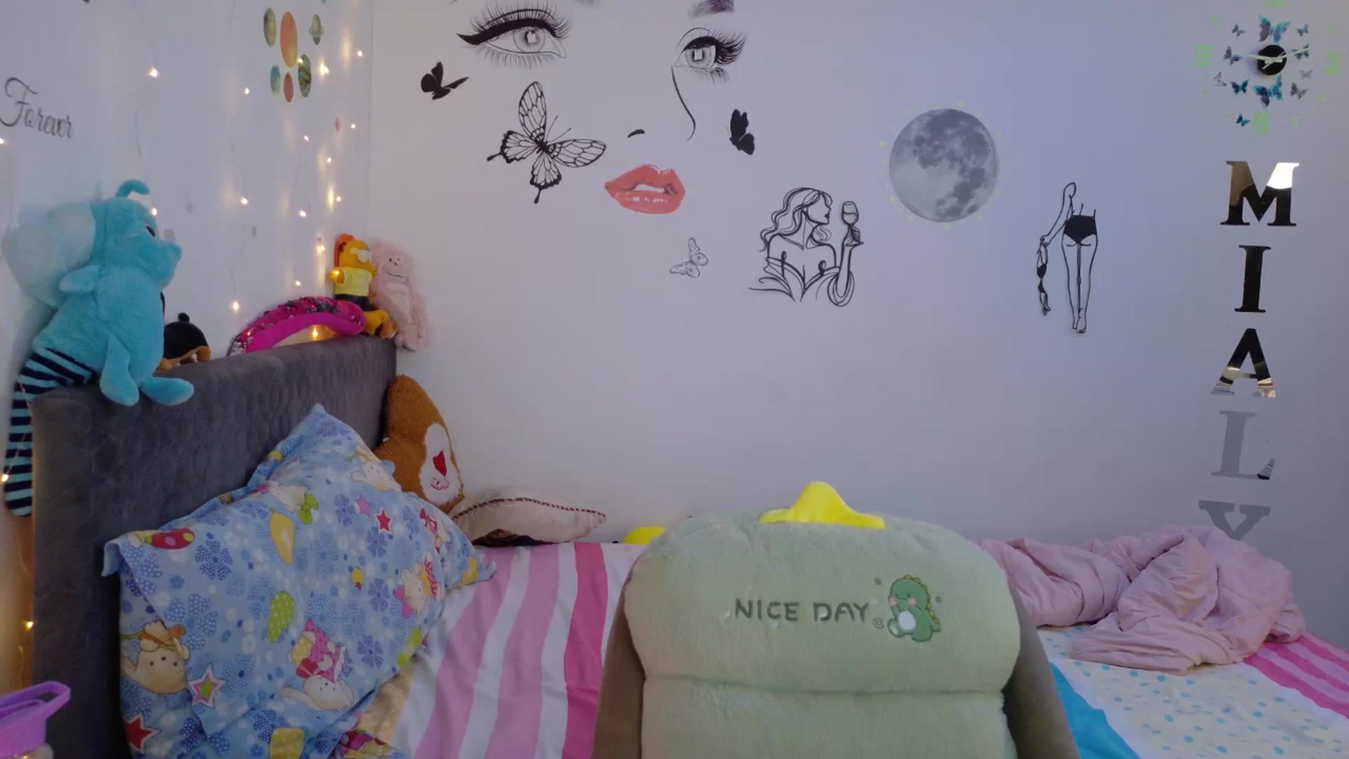 Gallery image thumbnail from YreneA's myfreecams stream on, 08/02/2025, 07:05 image 15 of 20