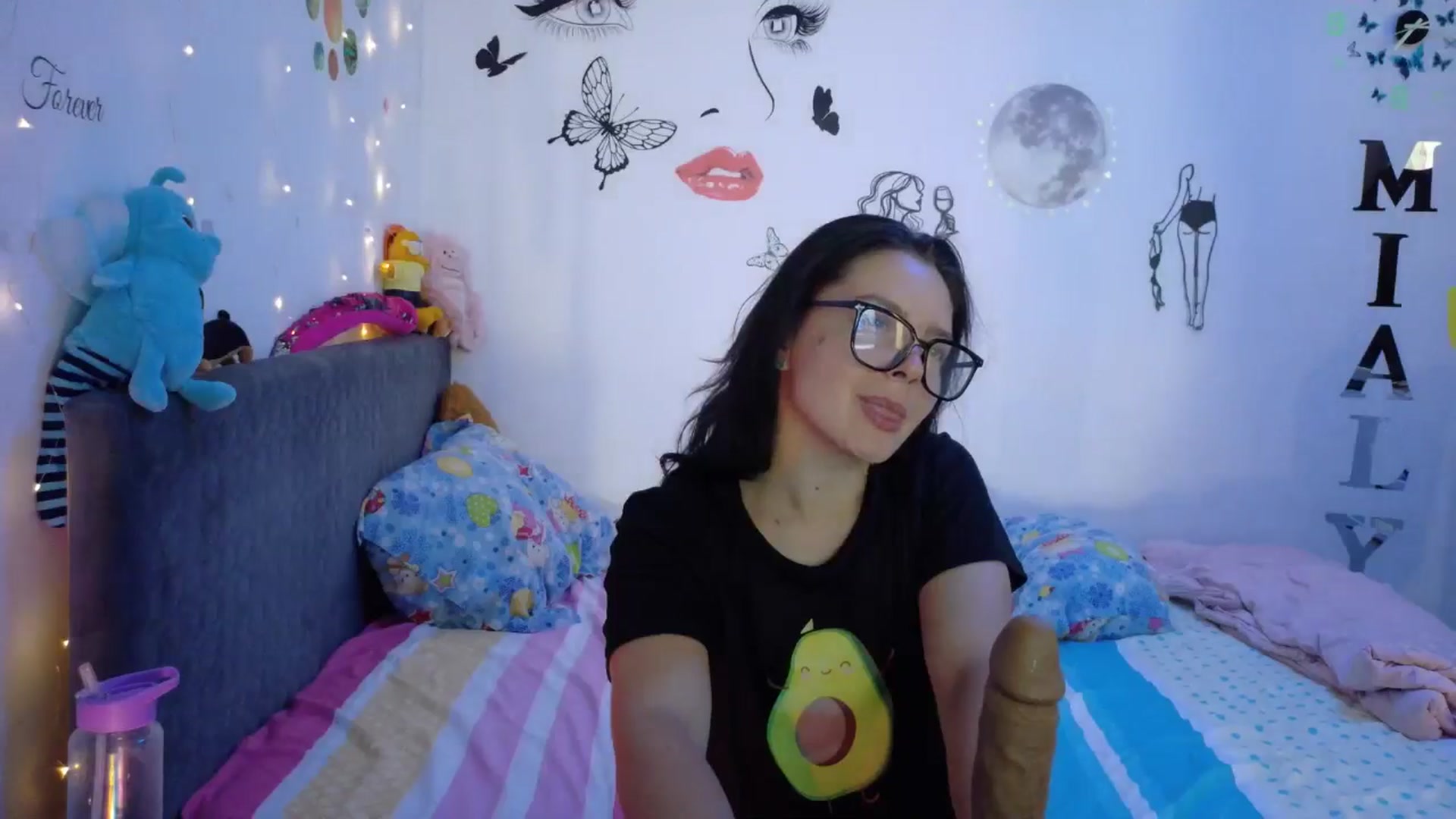 Gallery image thumbnail from YreneA's myfreecams stream on, 08/04/2025, 04:31 image 16 of 20
