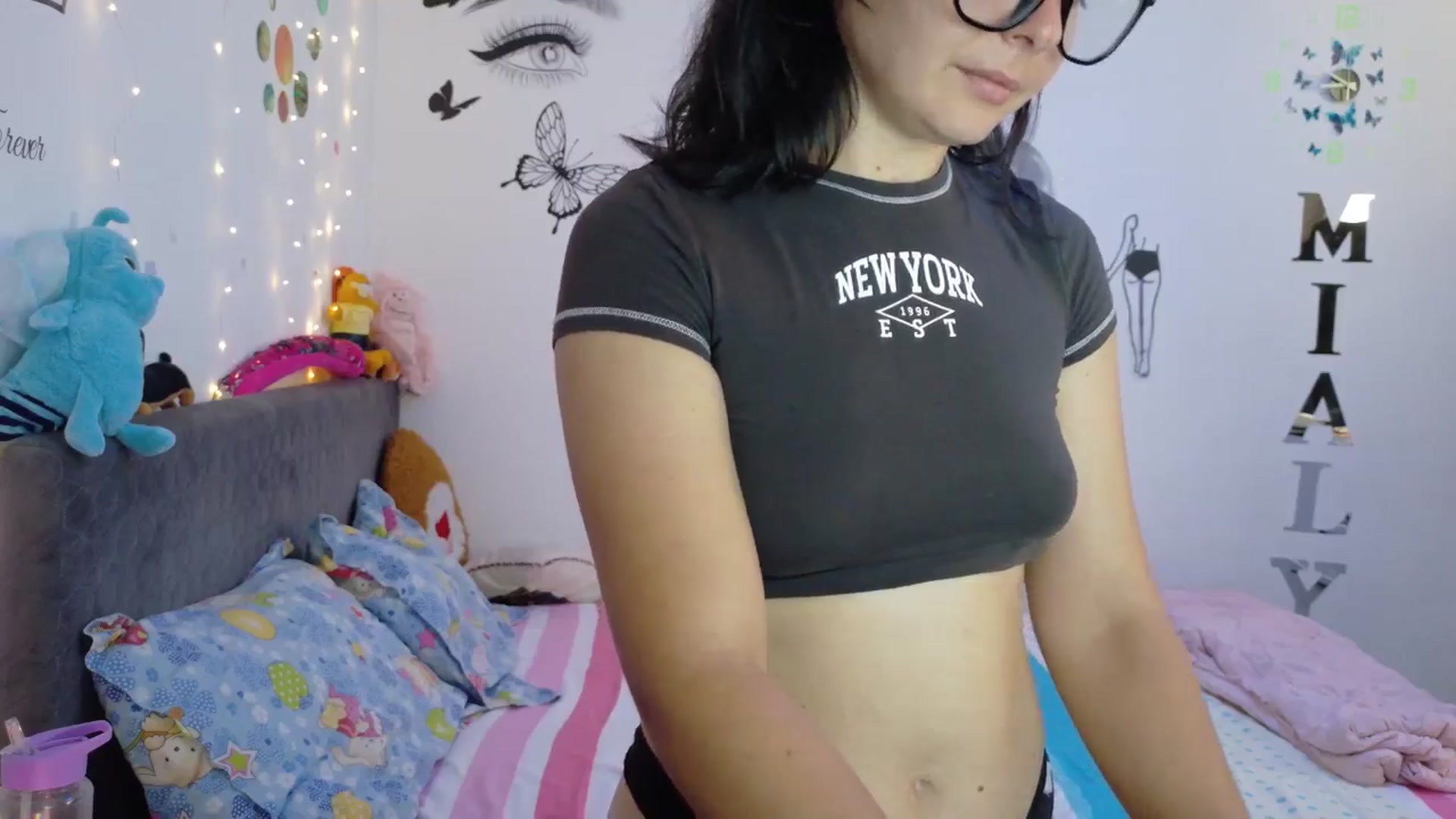 Gallery image thumbnail from YreneA's myfreecams stream on, 08/04/2025, 07:05 image 6 of 20