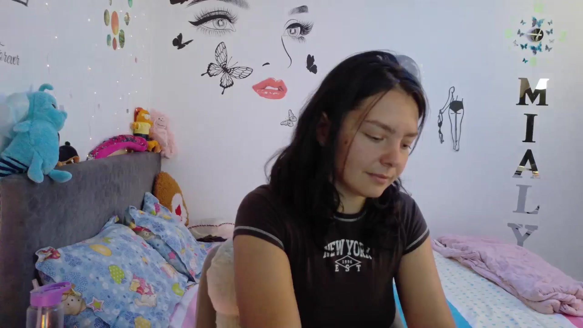 Gallery image thumbnail from YreneA's myfreecams stream on, 08/04/2025, 07:05 image 9 of 20