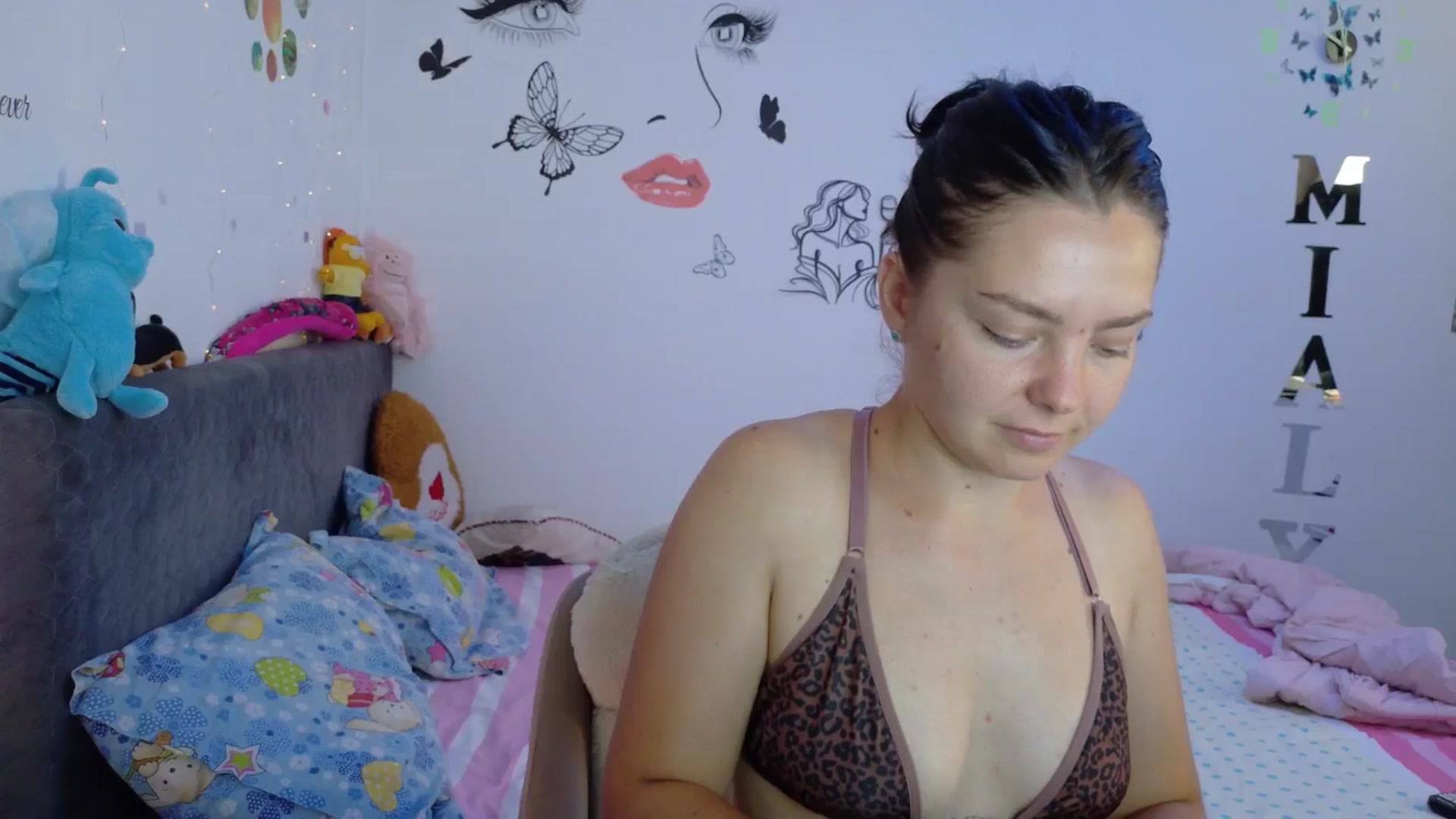 Gallery image thumbnail from YreneA's myfreecams stream on, 08/04/2025, 07:05 image 20 of 20