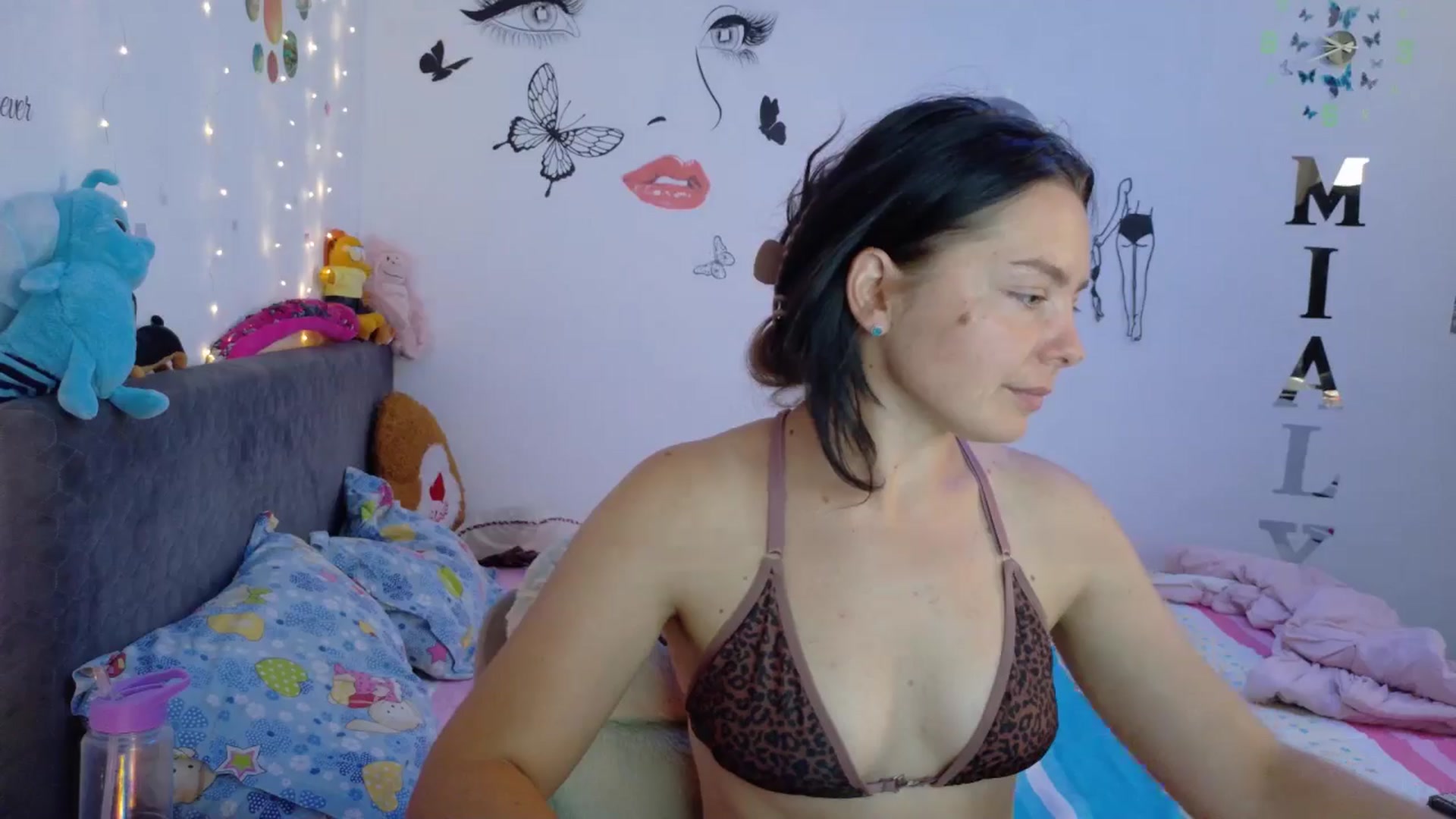 Gallery image thumbnail from YreneA's myfreecams stream on, 08/04/2025, 07:05 image 17 of 20